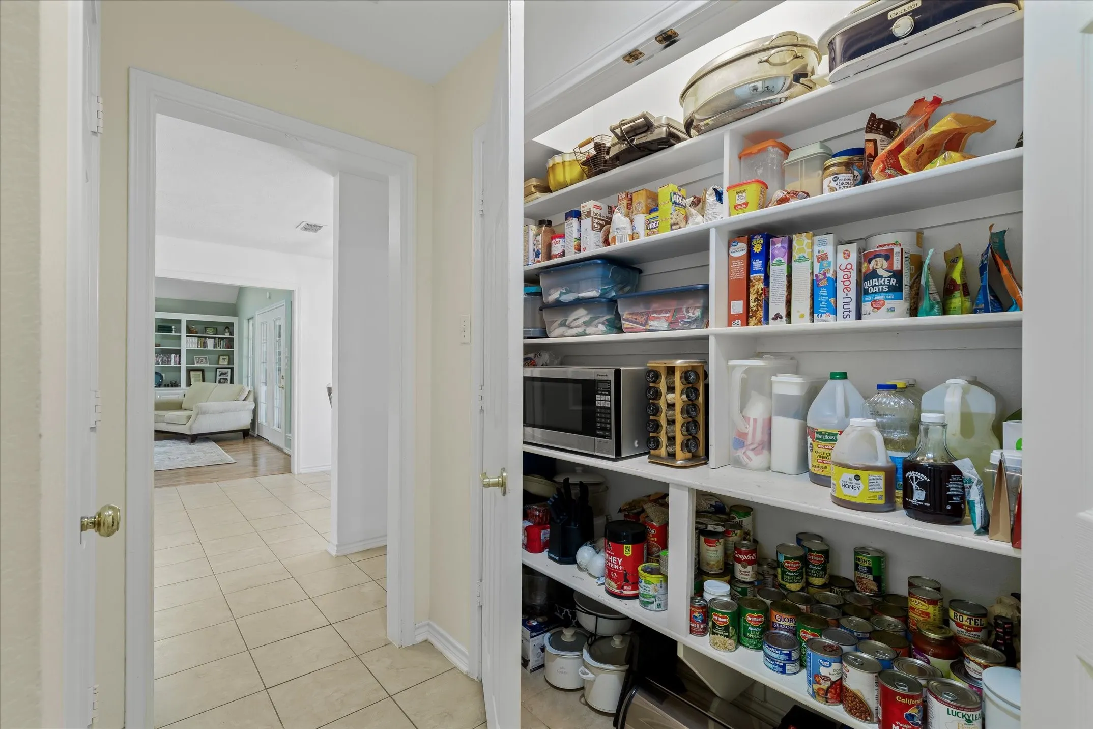 Single Family Residence For Sale in Van Zandt County , 271 VZ County Road 4107, Canton, Texas 75103, 3 Bedroom, 3 Bathroom, 2 Garage spaces, 2,368 Sqft, built in 1997, Preowned, mls#21220807, Real Estate Agent in Canton, Homes For Sale in Van Zandt county, Homes For Sale in Canton, Realtor in Canton Texas, Real Estate Brokerage Independent Realty Texas, Luminita Cordes Realtor