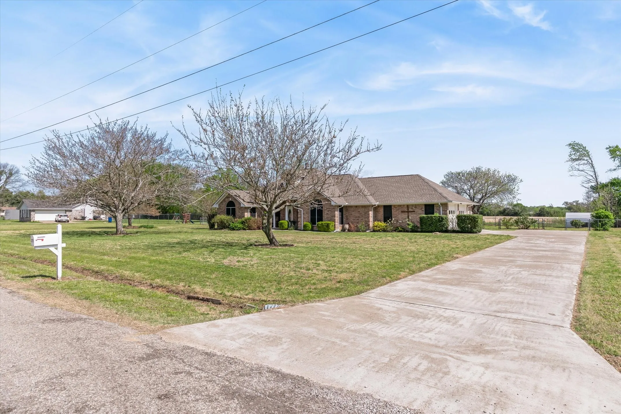 Single Family Residence For Sale in Van Zandt County , 271 VZ County Road 4107, Canton, Texas 75103, 3 Bedroom, 3 Bathroom, 2 Garage spaces, 2,368 Sqft, built in 1997, Preowned, mls#21220807, Real Estate Agent in Canton, Homes For Sale in Van Zandt county, Homes For Sale in Canton, Realtor in Canton Texas, Real Estate Brokerage Independent Realty Texas, Luminita Cordes Realtor