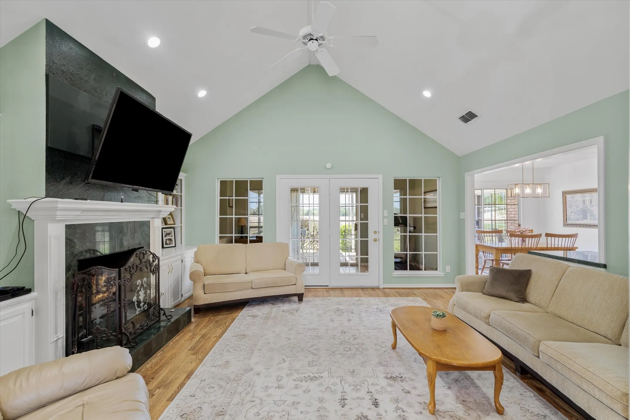 Single Family Residence For Sale in Van Zandt County , 271 VZ County Road 4107, Canton, Texas 75103, 3 Bedroom, 3 Bathroom, 2 Garage spaces, 2,368 Sqft, built in 1997, Preowned, mls#21220807, Real Estate Agent in Canton, Homes For Sale in Van Zandt county, Homes For Sale in Canton, Realtor in Canton Texas, Real Estate Brokerage Independent Realty Texas, Luminita Cordes Realtor