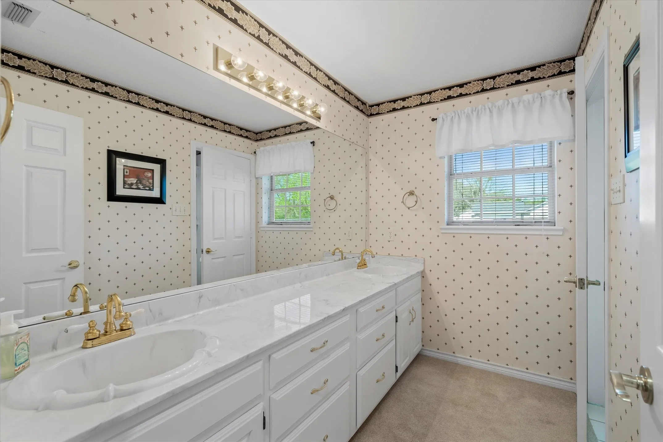 Single Family Residence For Sale in Van Zandt County , 271 VZ County Road 4107, Canton, Texas 75103, 3 Bedroom, 3 Bathroom, 2 Garage spaces, 2,368 Sqft, built in 1997, Preowned, mls#21220807, Real Estate Agent in Canton, Homes For Sale in Van Zandt county, Homes For Sale in Canton, Realtor in Canton Texas, Real Estate Brokerage Independent Realty Texas, Luminita Cordes Realtor