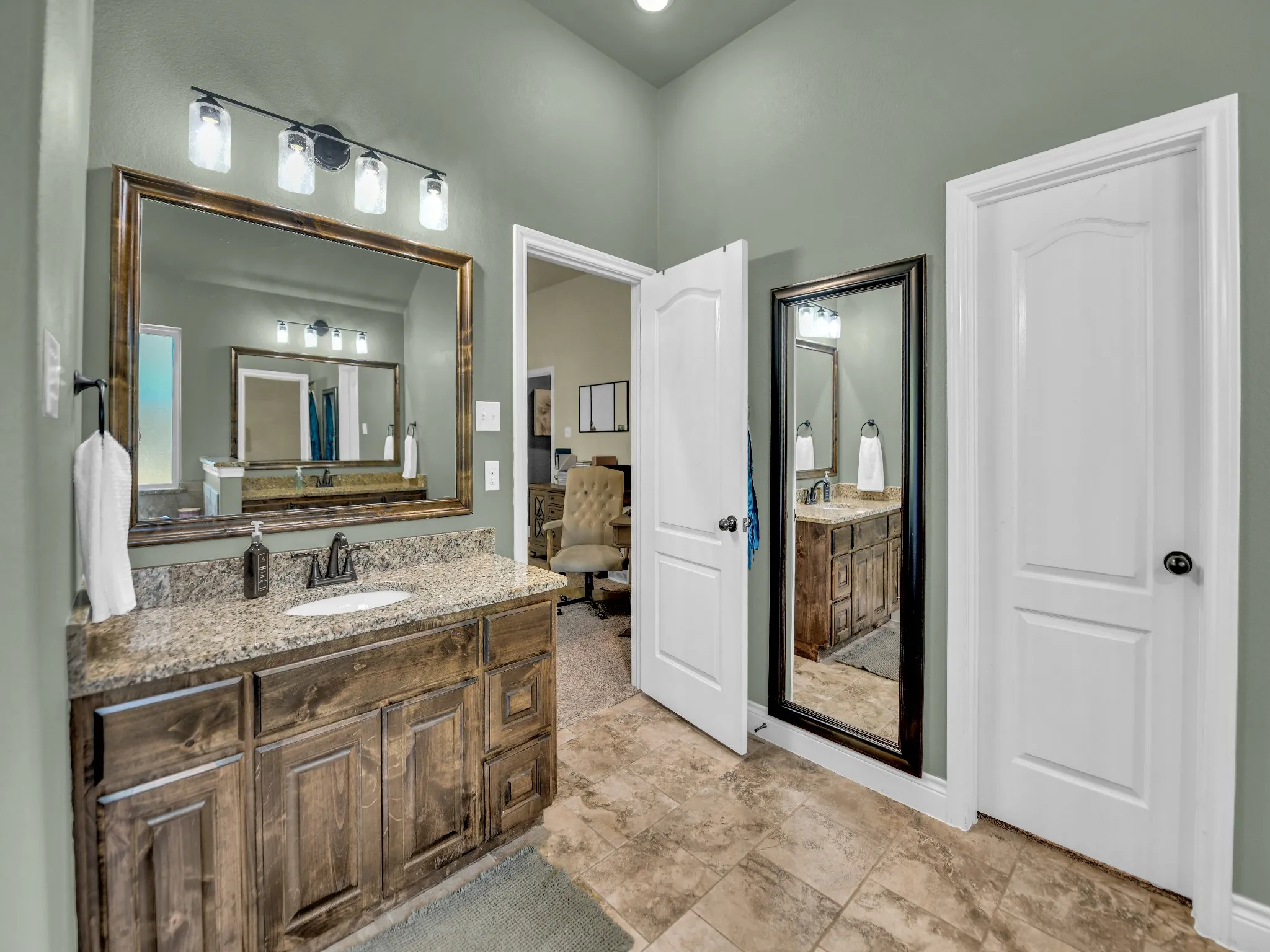 Single Family Residence For Sale in Parker County , 156 Cottongame Road, Weatherford, Texas 76088, 4 Bedroom, 2 Bathroom, 4 Garage spaces, 2,011 Sqft, built in 2020, mls#21222784, Real Estate Agent in Weatherford, Homes For Sale in Parker county, Homes For Sale in Weatherford, Realtor in Weatherford Texas, Real Estate Brokerage Independent Realty Texas, Luminita Cordes Realtor