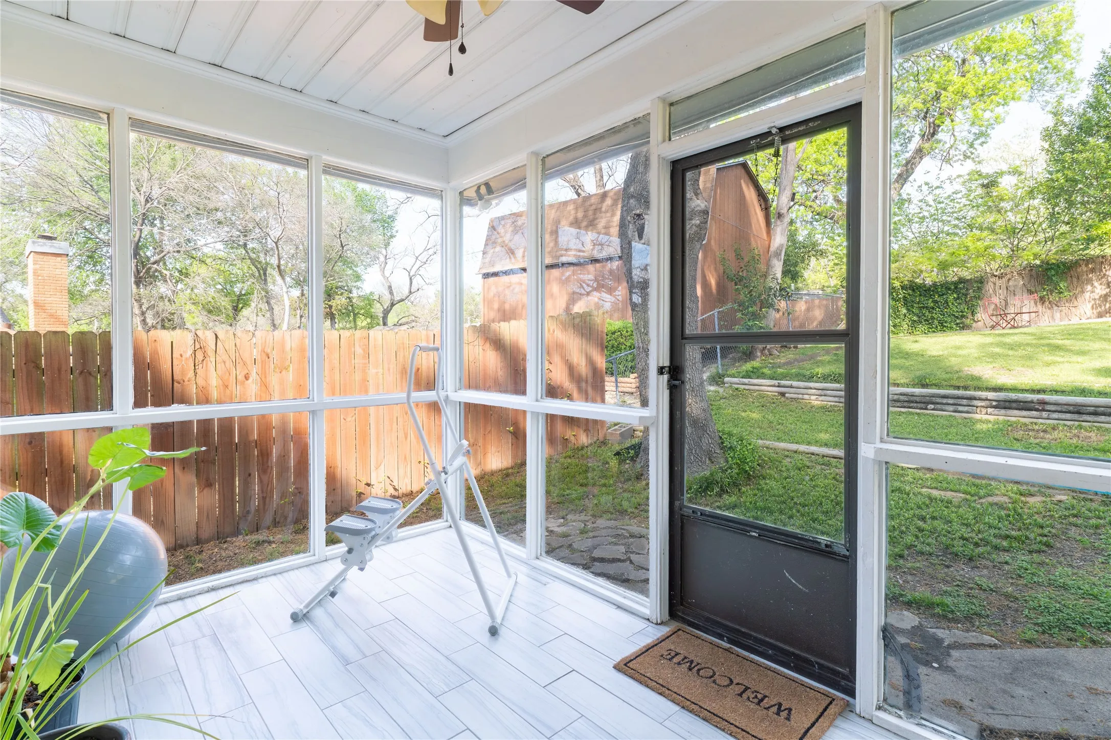 Unfurnished sunroom with ceiling fan