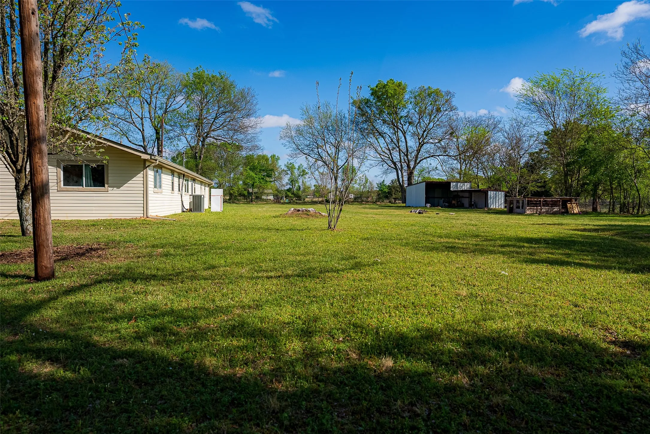 Single Family Residence For Sale in Van Zandt County , 10813 Fm 773, Ben Wheeler, Texas 75754, 5 Bedroom, 3 Bathroom, Garage spaces, 2,272 Sqft, built in 1990, Preowned, mls#21222776, Real Estate Agent in Ben Wheeler, Homes For Sale in Van Zandt county, Homes For Sale in Ben Wheeler, Realtor in Ben Wheeler Texas, Real Estate Brokerage Independent Realty Texas, Luminita Cordes Realtor