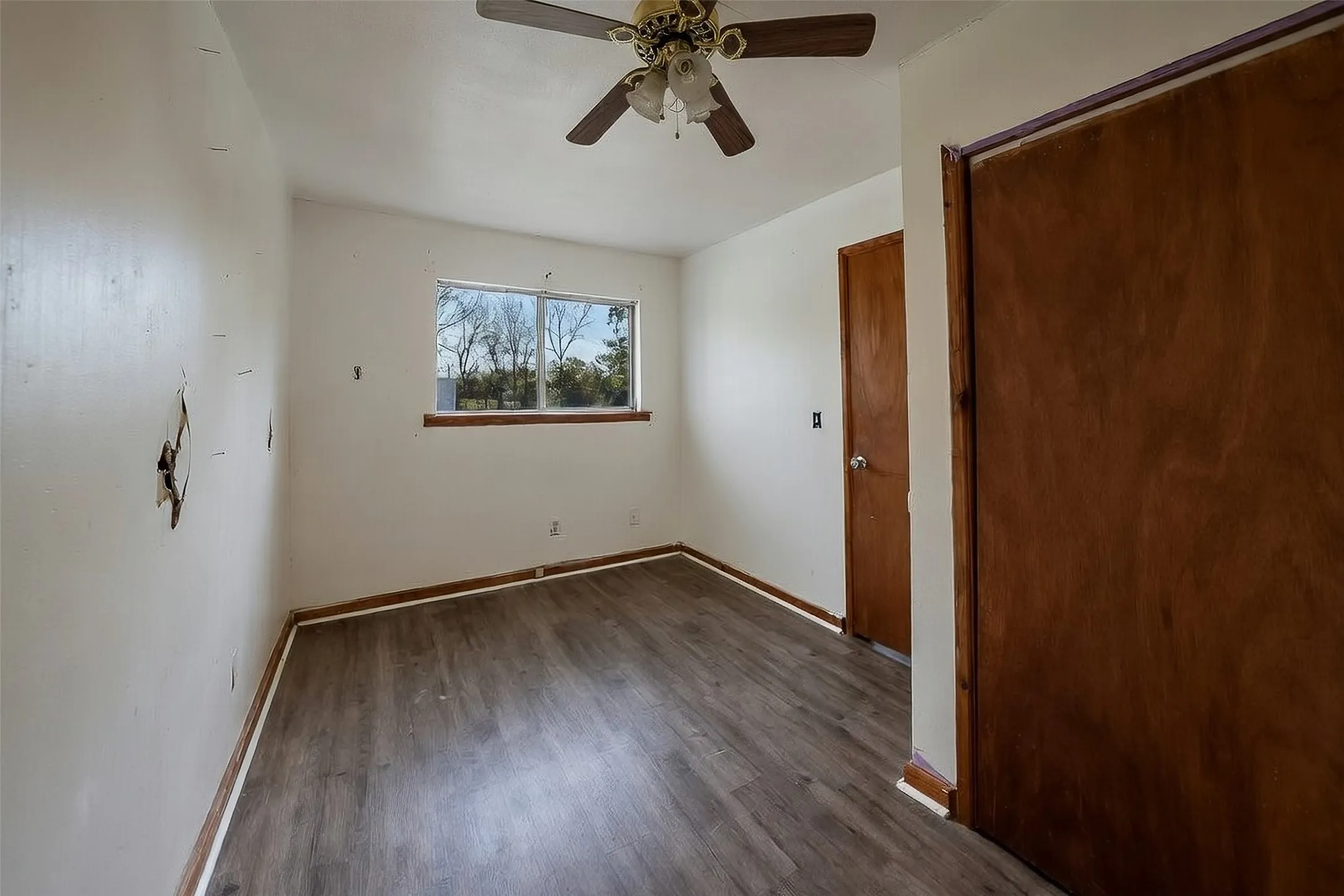Single Family Residence For Sale in Van Zandt County , 10813 Fm 773, Ben Wheeler, Texas 75754, 5 Bedroom, 3 Bathroom, Garage spaces, 2,272 Sqft, built in 1990, Preowned, mls#21222776, Real Estate Agent in Ben Wheeler, Homes For Sale in Van Zandt county, Homes For Sale in Ben Wheeler, Realtor in Ben Wheeler Texas, Real Estate Brokerage Independent Realty Texas, Luminita Cordes Realtor