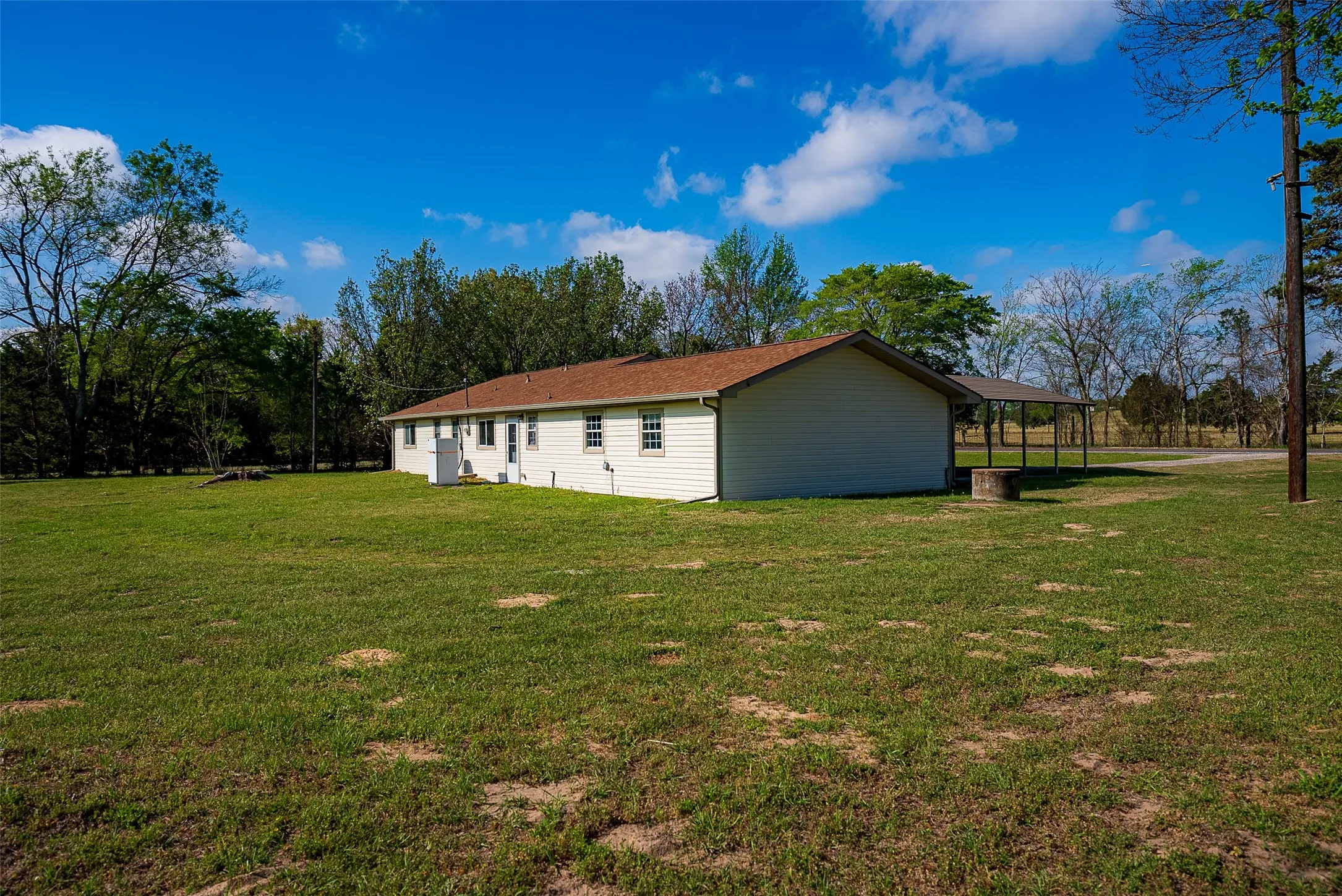 Single Family Residence For Sale in Van Zandt County , 10813 Fm 773, Ben Wheeler, Texas 75754, 5 Bedroom, 3 Bathroom, Garage spaces, 2,272 Sqft, built in 1990, Preowned, mls#21222776, Real Estate Agent in Ben Wheeler, Homes For Sale in Van Zandt county, Homes For Sale in Ben Wheeler, Realtor in Ben Wheeler Texas, Real Estate Brokerage Independent Realty Texas, Luminita Cordes Realtor