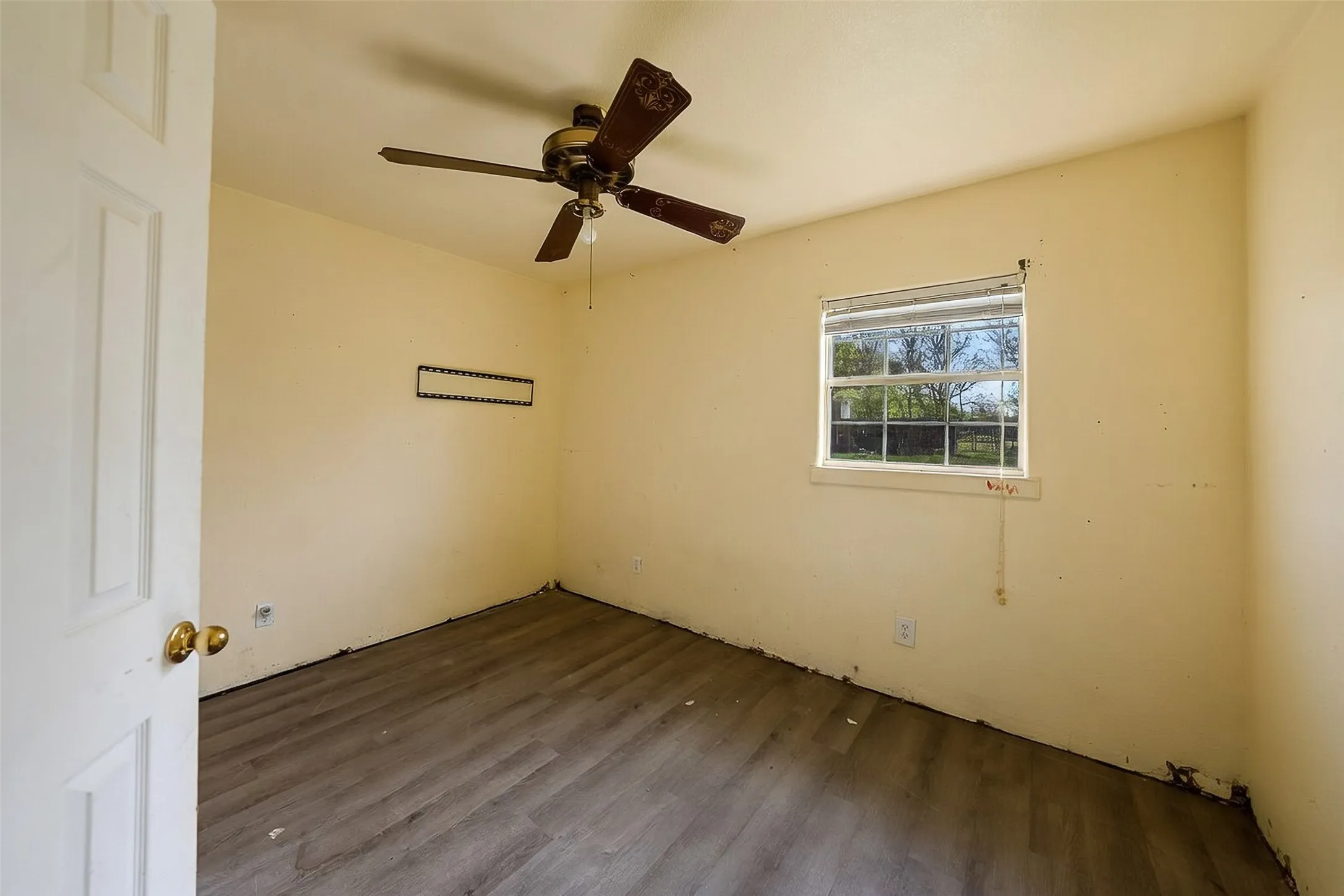 Single Family Residence For Sale in Van Zandt County , 10813 Fm 773, Ben Wheeler, Texas 75754, 5 Bedroom, 3 Bathroom, Garage spaces, 2,272 Sqft, built in 1990, Preowned, mls#21222776, Real Estate Agent in Ben Wheeler, Homes For Sale in Van Zandt county, Homes For Sale in Ben Wheeler, Realtor in Ben Wheeler Texas, Real Estate Brokerage Independent Realty Texas, Luminita Cordes Realtor