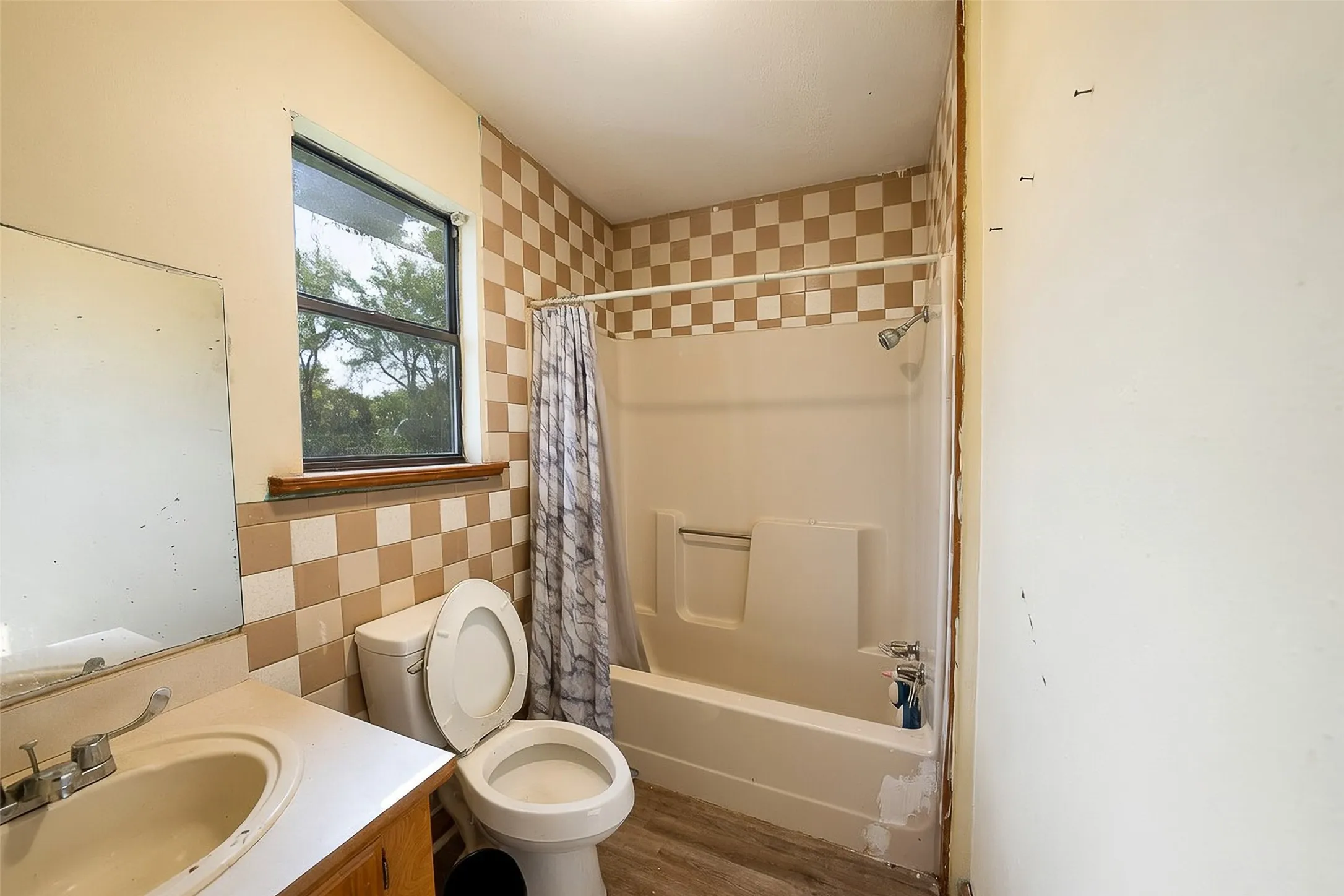 Single Family Residence For Sale in Van Zandt County , 10813 Fm 773, Ben Wheeler, Texas 75754, 5 Bedroom, 3 Bathroom, Garage spaces, 2,272 Sqft, built in 1990, Preowned, mls#21222776, Real Estate Agent in Ben Wheeler, Homes For Sale in Van Zandt county, Homes For Sale in Ben Wheeler, Realtor in Ben Wheeler Texas, Real Estate Brokerage Independent Realty Texas, Luminita Cordes Realtor