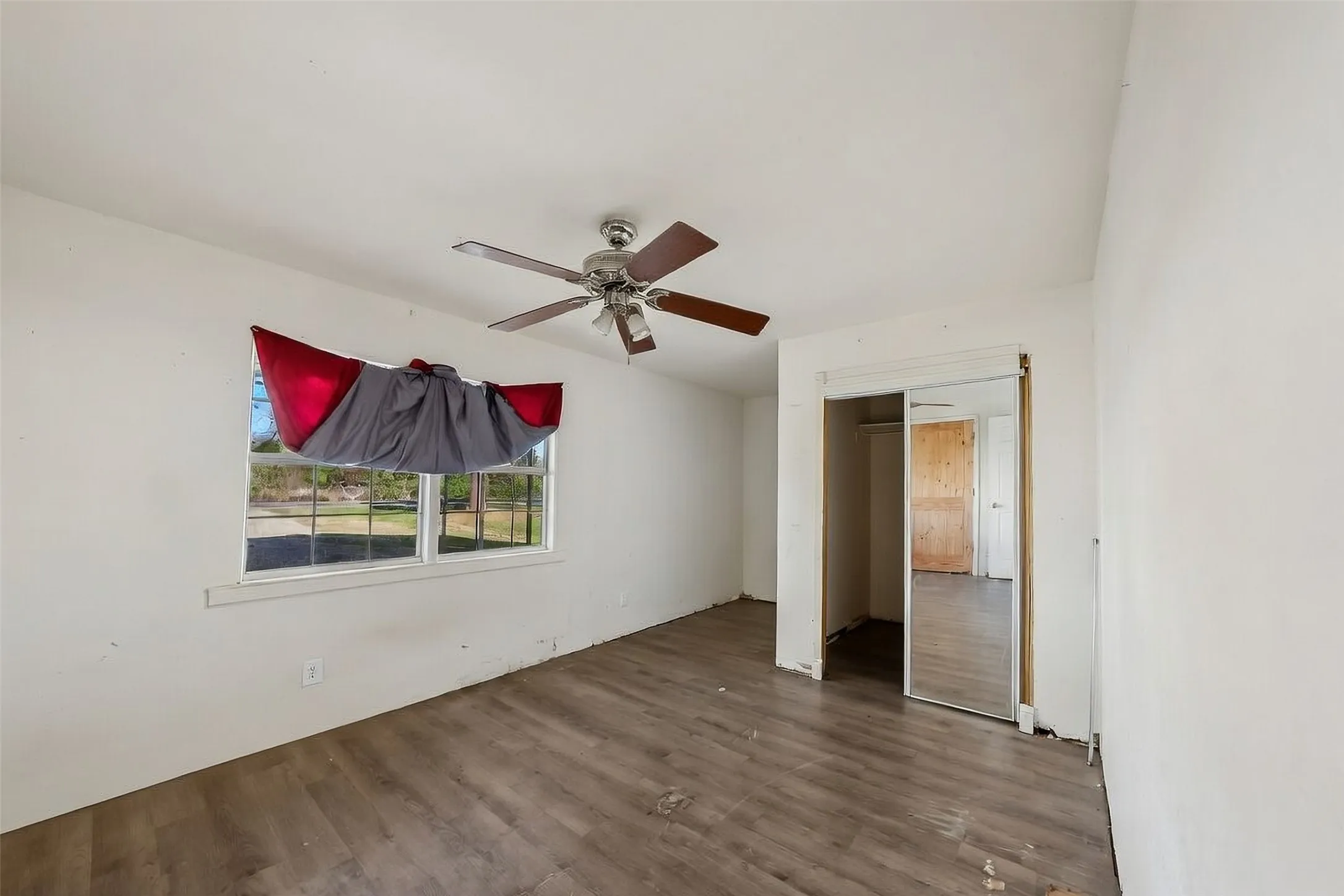 Single Family Residence For Sale in Van Zandt County , 10813 Fm 773, Ben Wheeler, Texas 75754, 5 Bedroom, 3 Bathroom, Garage spaces, 2,272 Sqft, built in 1990, Preowned, mls#21222776, Real Estate Agent in Ben Wheeler, Homes For Sale in Van Zandt county, Homes For Sale in Ben Wheeler, Realtor in Ben Wheeler Texas, Real Estate Brokerage Independent Realty Texas, Luminita Cordes Realtor