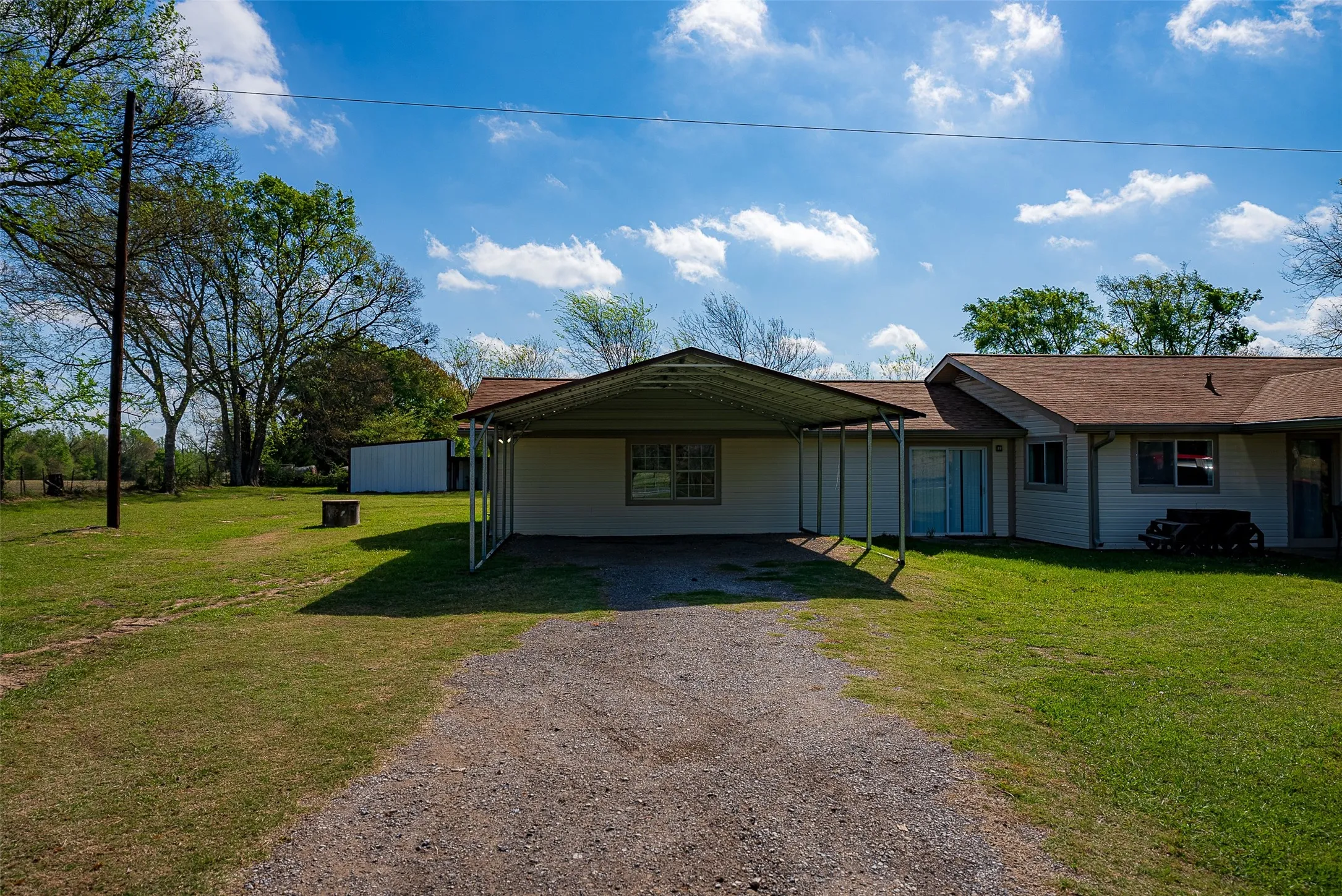 Single Family Residence For Sale in Van Zandt County , 10813 Fm 773, Ben Wheeler, Texas 75754, 5 Bedroom, 3 Bathroom, Garage spaces, 2,272 Sqft, built in 1990, Preowned, mls#21222776, Real Estate Agent in Ben Wheeler, Homes For Sale in Van Zandt county, Homes For Sale in Ben Wheeler, Realtor in Ben Wheeler Texas, Real Estate Brokerage Independent Realty Texas, Luminita Cordes Realtor