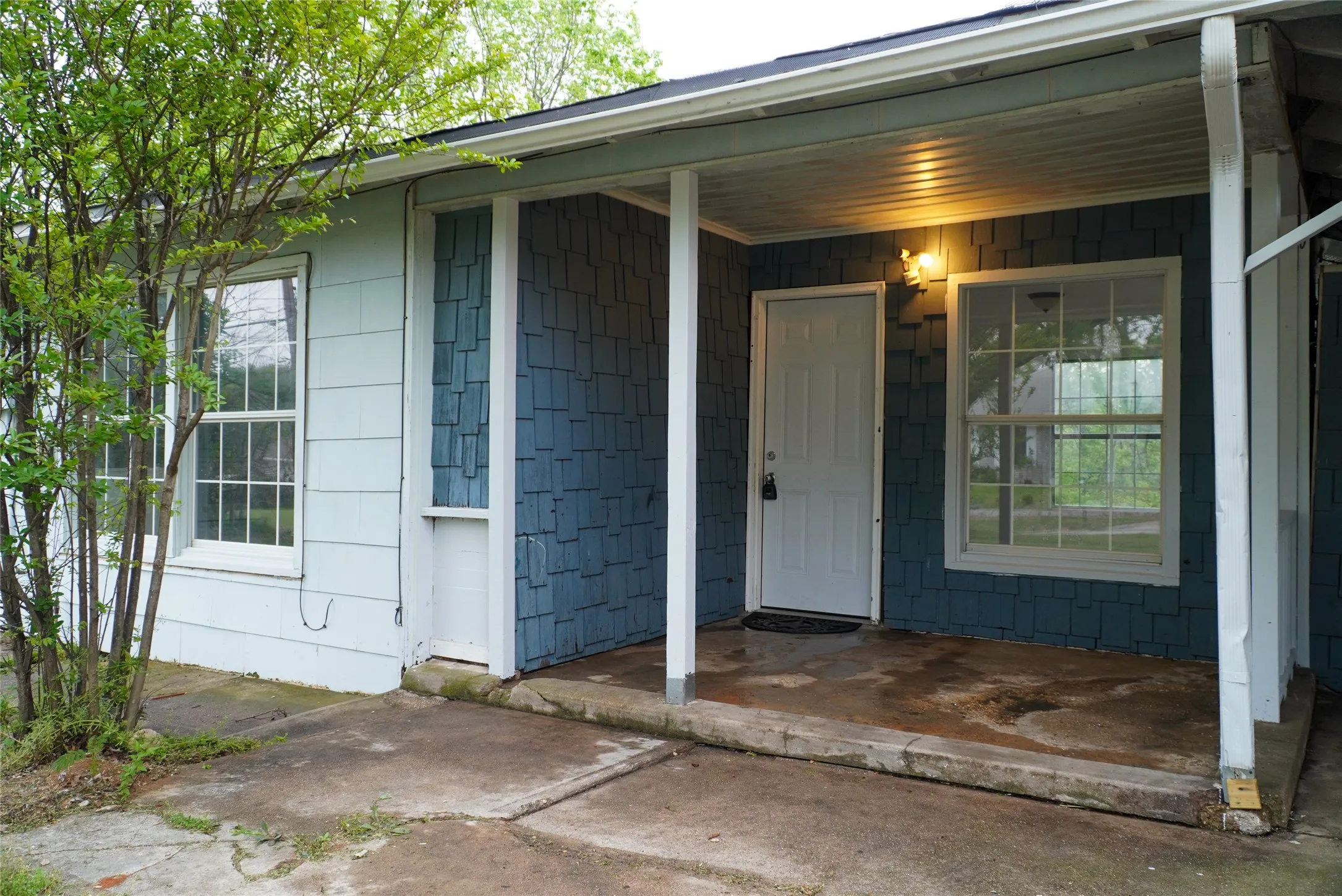 Single Family Residence For Sale in Johnson County , 403 N Fairview Street, Keene, Texas 76059, 3 Bedroom, 1 Bathroom, Garage spaces, 1,022 Sqft, built in 1960, mls#21222867, Real Estate Agent in Keene, Homes For Sale in Johnson county, Homes For Sale in Keene, Realtor in Keene Texas, Real Estate Brokerage Independent Realty Texas, Luminita Cordes Realtor