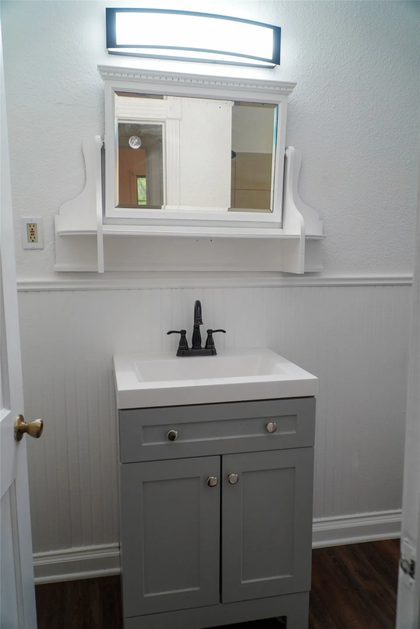 Single Family Residence For Sale in Johnson County , 403 N Fairview Street, Keene, Texas 76059, 3 Bedroom, 1 Bathroom, Garage spaces, 1,022 Sqft, built in 1960, mls#21222867, Real Estate Agent in Keene, Homes For Sale in Johnson county, Homes For Sale in Keene, Realtor in Keene Texas, Real Estate Brokerage Independent Realty Texas, Luminita Cordes Realtor