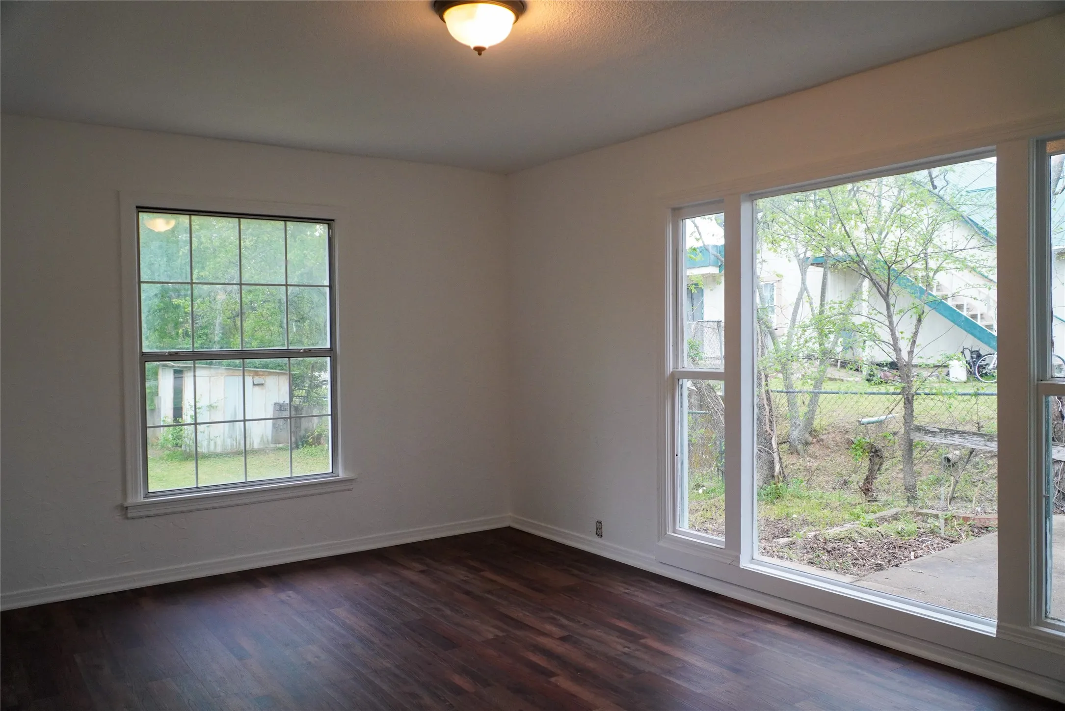 Single Family Residence For Sale in Johnson County , 403 N Fairview Street, Keene, Texas 76059, 3 Bedroom, 1 Bathroom, Garage spaces, 1,022 Sqft, built in 1960, mls#21222867, Real Estate Agent in Keene, Homes For Sale in Johnson county, Homes For Sale in Keene, Realtor in Keene Texas, Real Estate Brokerage Independent Realty Texas, Luminita Cordes Realtor