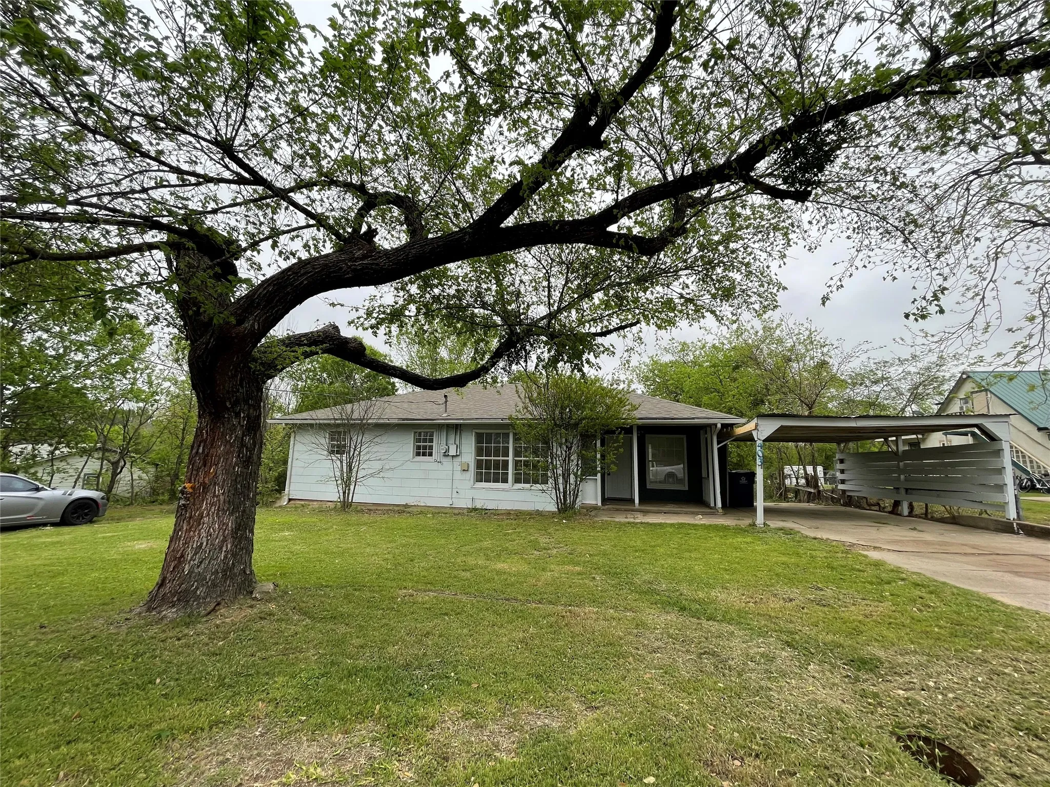Single Family Residence For Sale in Johnson County , 403 N Fairview Street, Keene, Texas 76059, 3 Bedroom, 1 Bathroom, Garage spaces, 1,022 Sqft, built in 1960, mls#21222867, Real Estate Agent in Keene, Homes For Sale in Johnson county, Homes For Sale in Keene, Realtor in Keene Texas, Real Estate Brokerage Independent Realty Texas, Luminita Cordes Realtor
