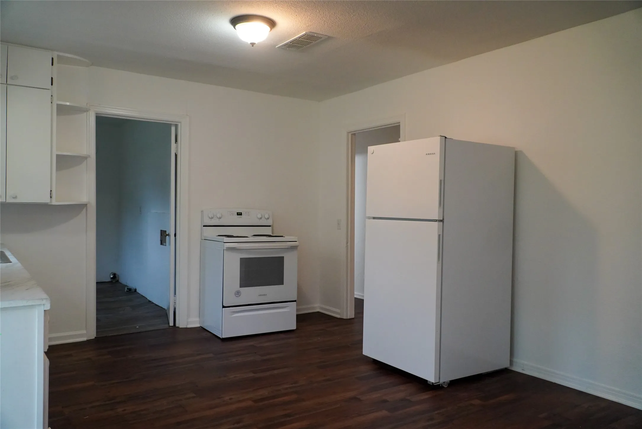 Single Family Residence For Sale in Johnson County , 403 N Fairview Street, Keene, Texas 76059, 3 Bedroom, 1 Bathroom, Garage spaces, 1,022 Sqft, built in 1960, mls#21222867, Real Estate Agent in Keene, Homes For Sale in Johnson county, Homes For Sale in Keene, Realtor in Keene Texas, Real Estate Brokerage Independent Realty Texas, Luminita Cordes Realtor