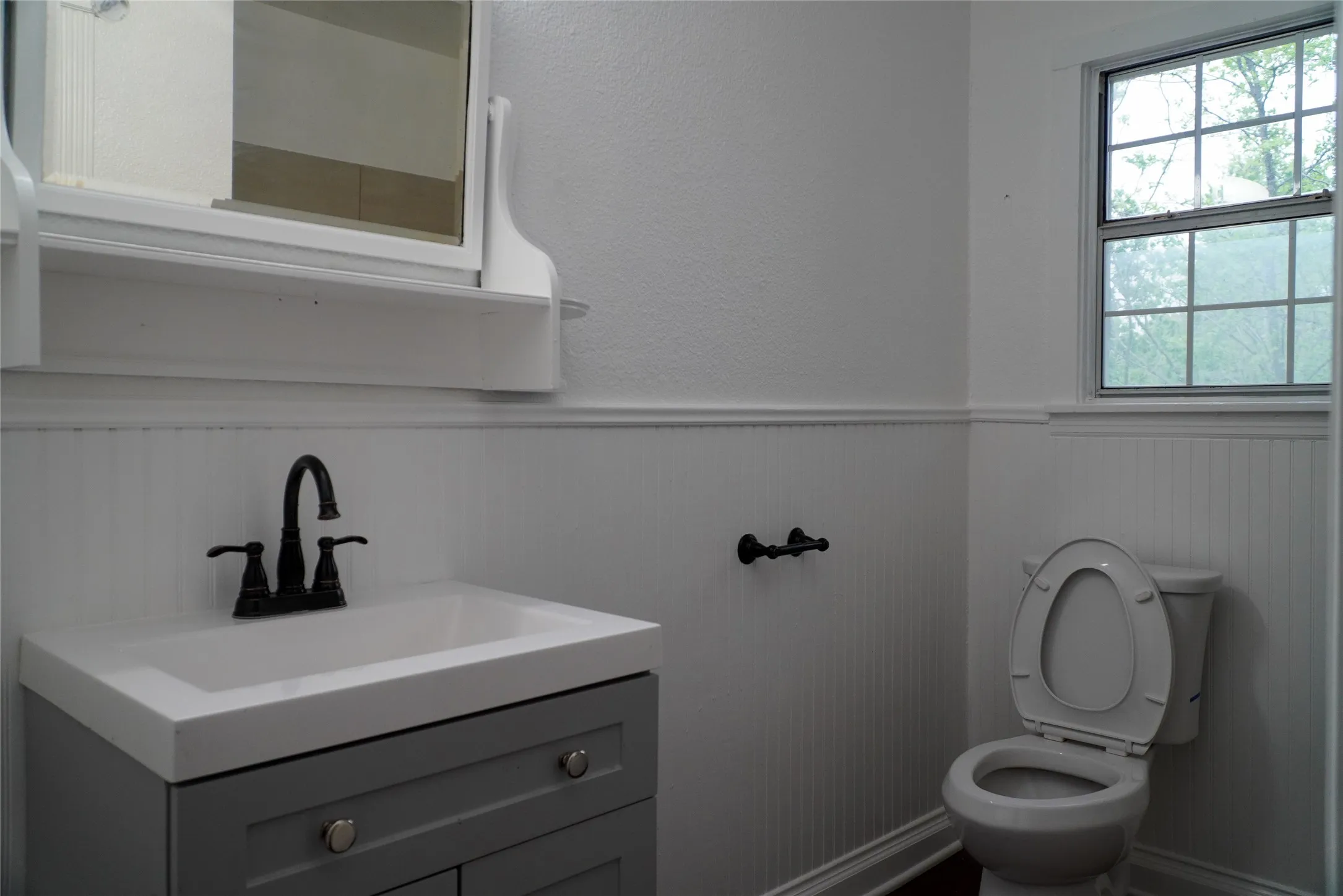 Single Family Residence For Sale in Johnson County , 403 N Fairview Street, Keene, Texas 76059, 3 Bedroom, 1 Bathroom, Garage spaces, 1,022 Sqft, built in 1960, mls#21222867, Real Estate Agent in Keene, Homes For Sale in Johnson county, Homes For Sale in Keene, Realtor in Keene Texas, Real Estate Brokerage Independent Realty Texas, Luminita Cordes Realtor