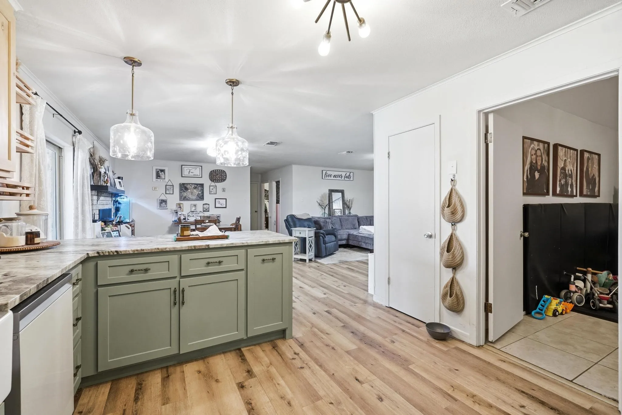 Single Family Residence For Sale in Coleman County , 1306 Westhill Lane, Coleman, Texas 76834, 4 Bedroom, 3 Bathroom, Garage spaces, 1,958 Sqft, built in 1978, Preowned, mls#21222817, Real Estate Agent in Coleman, Homes For Sale in Coleman county, Homes For Sale in Coleman, Realtor in Coleman Texas, Real Estate Brokerage Independent Realty Texas, Luminita Cordes Realtor