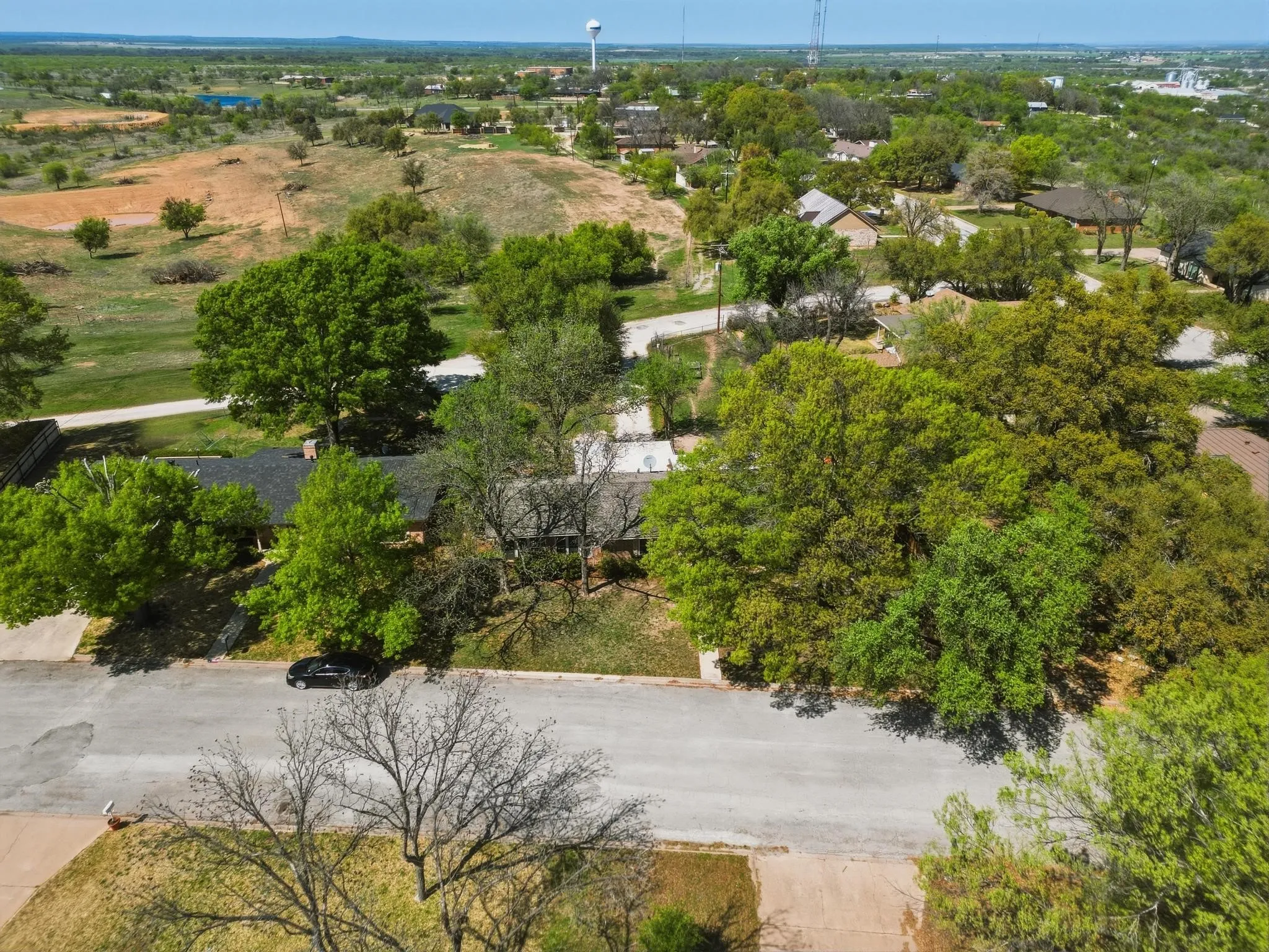 Single Family Residence For Sale in Coleman County , 1306 Westhill Lane, Coleman, Texas 76834, 4 Bedroom, 3 Bathroom, Garage spaces, 1,958 Sqft, built in 1978, Preowned, mls#21222817, Real Estate Agent in Coleman, Homes For Sale in Coleman county, Homes For Sale in Coleman, Realtor in Coleman Texas, Real Estate Brokerage Independent Realty Texas, Luminita Cordes Realtor