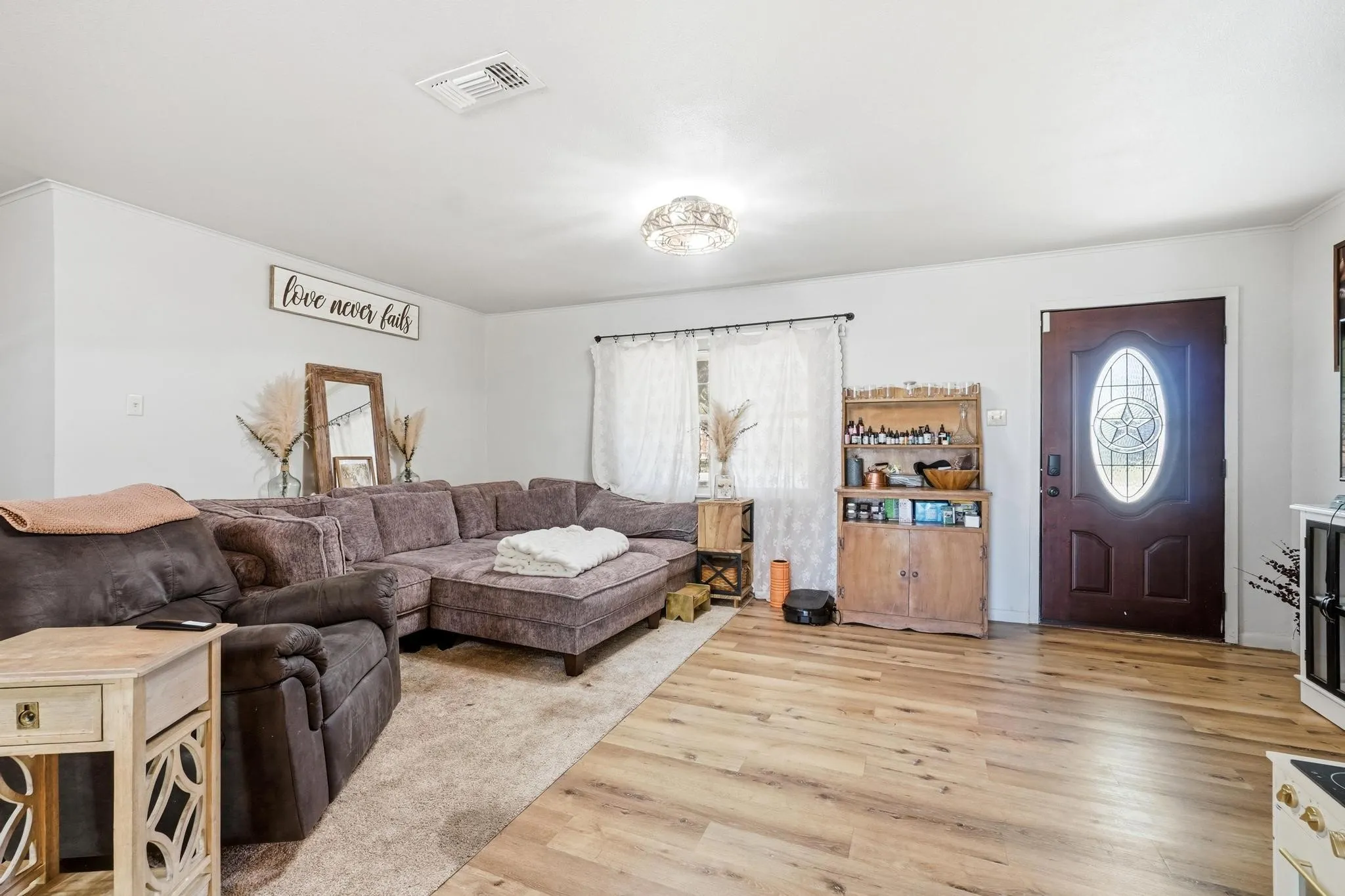 Single Family Residence For Sale in Coleman County , 1306 Westhill Lane, Coleman, Texas 76834, 4 Bedroom, 3 Bathroom, Garage spaces, 1,958 Sqft, built in 1978, Preowned, mls#21222817, Real Estate Agent in Coleman, Homes For Sale in Coleman county, Homes For Sale in Coleman, Realtor in Coleman Texas, Real Estate Brokerage Independent Realty Texas, Luminita Cordes Realtor