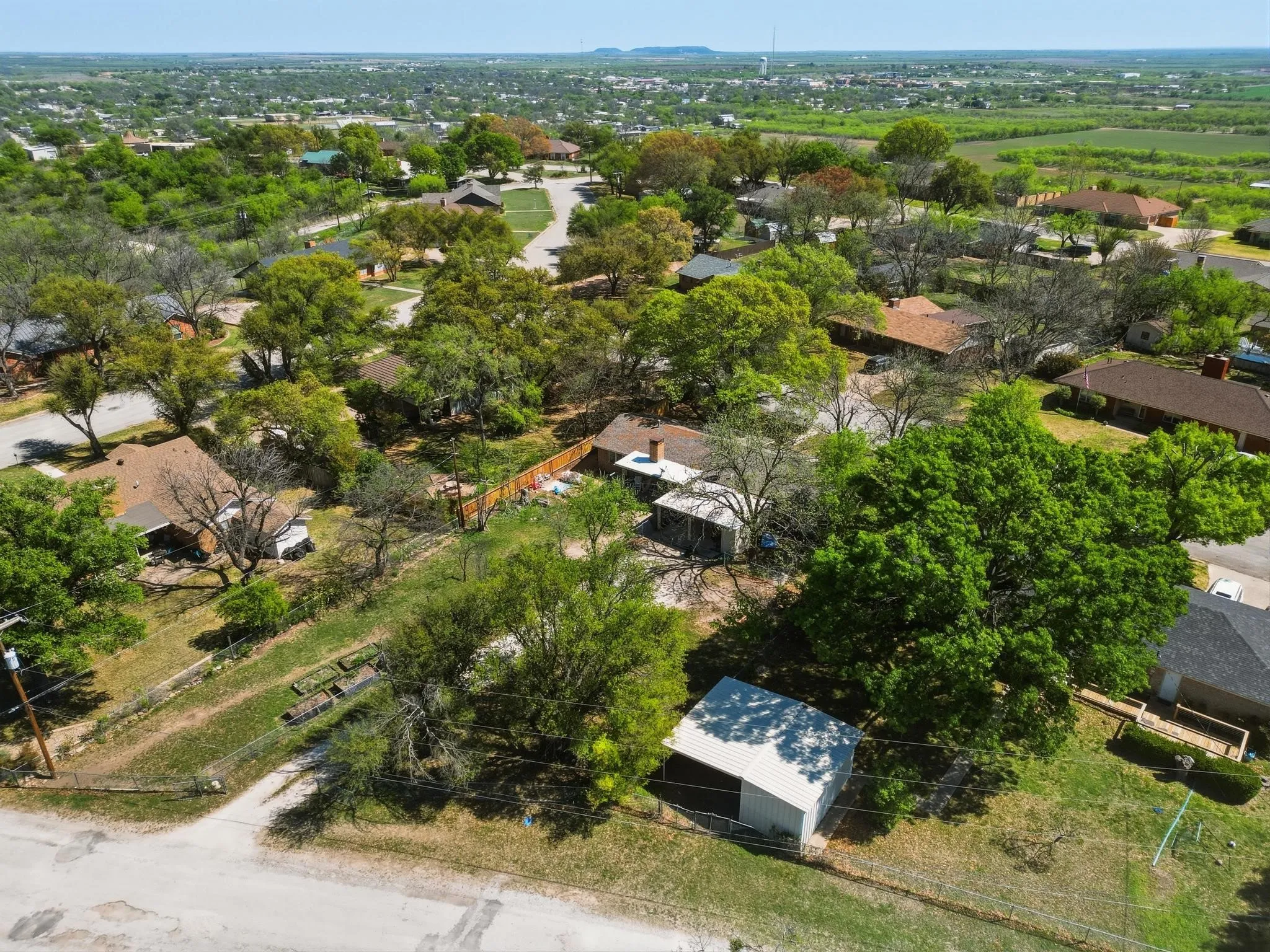 Single Family Residence For Sale in Coleman County , 1306 Westhill Lane, Coleman, Texas 76834, 4 Bedroom, 3 Bathroom, Garage spaces, 1,958 Sqft, built in 1978, Preowned, mls#21222817, Real Estate Agent in Coleman, Homes For Sale in Coleman county, Homes For Sale in Coleman, Realtor in Coleman Texas, Real Estate Brokerage Independent Realty Texas, Luminita Cordes Realtor