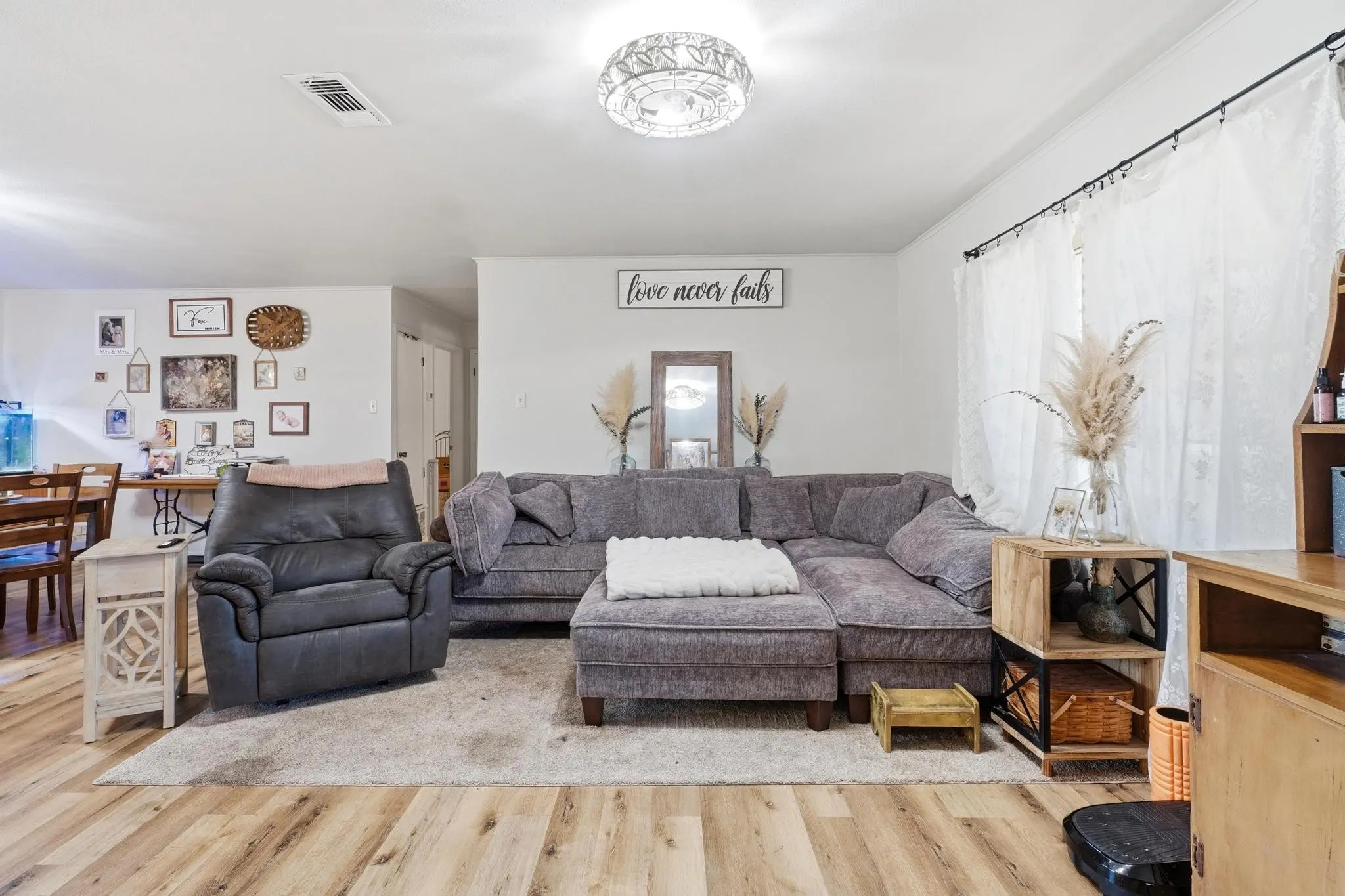 Single Family Residence For Sale in Coleman County , 1306 Westhill Lane, Coleman, Texas 76834, 4 Bedroom, 3 Bathroom, Garage spaces, 1,958 Sqft, built in 1978, Preowned, mls#21222817, Real Estate Agent in Coleman, Homes For Sale in Coleman county, Homes For Sale in Coleman, Realtor in Coleman Texas, Real Estate Brokerage Independent Realty Texas, Luminita Cordes Realtor