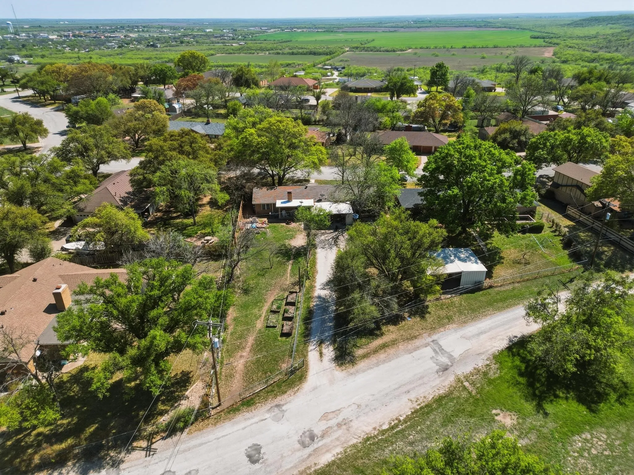 Single Family Residence For Sale in Coleman County , 1306 Westhill Lane, Coleman, Texas 76834, 4 Bedroom, 3 Bathroom, Garage spaces, 1,958 Sqft, built in 1978, Preowned, mls#21222817, Real Estate Agent in Coleman, Homes For Sale in Coleman county, Homes For Sale in Coleman, Realtor in Coleman Texas, Real Estate Brokerage Independent Realty Texas, Luminita Cordes Realtor