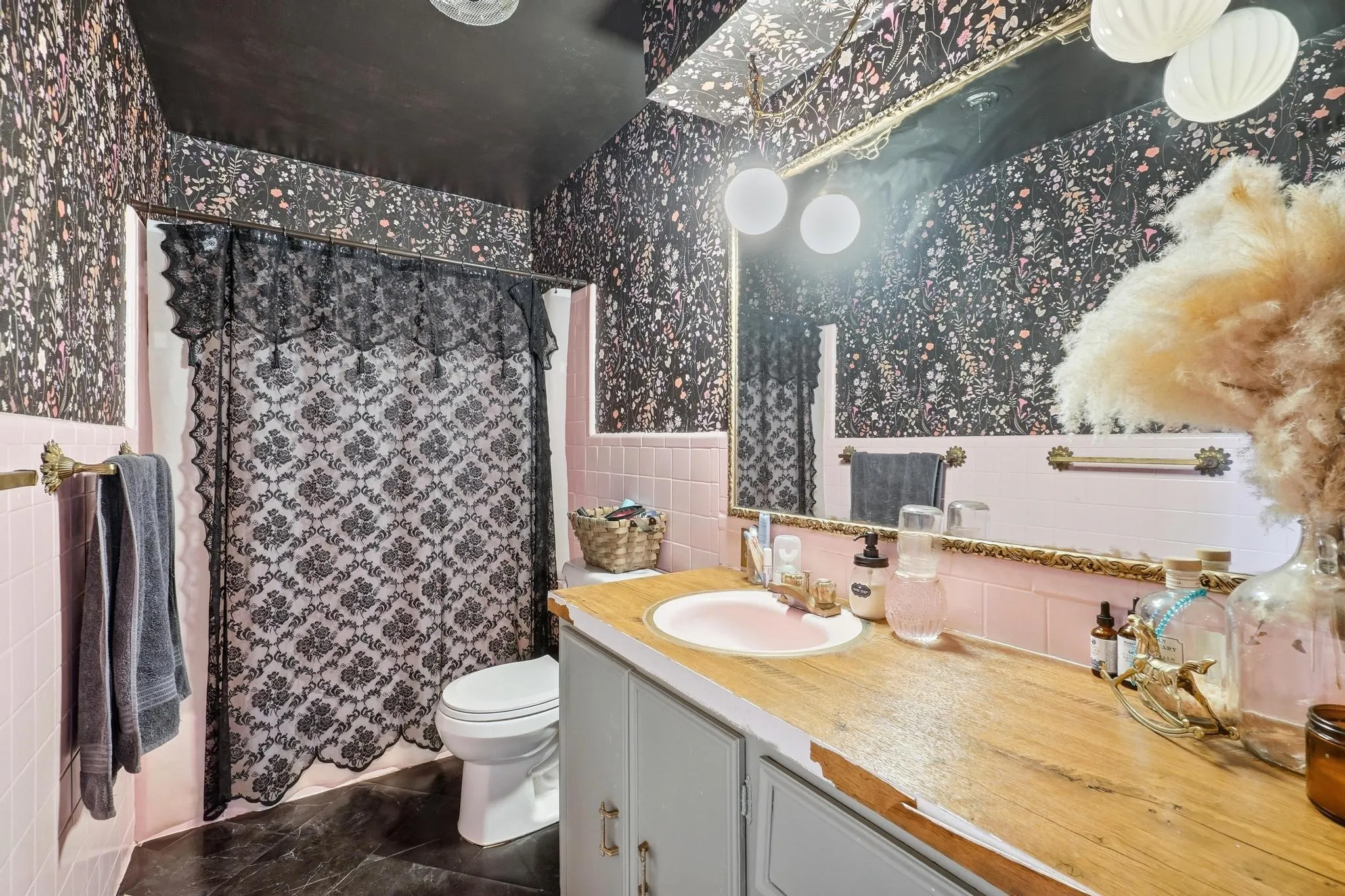 Single Family Residence For Sale in Coleman County , 1306 Westhill Lane, Coleman, Texas 76834, 4 Bedroom, 3 Bathroom, Garage spaces, 1,958 Sqft, built in 1978, Preowned, mls#21222817, Real Estate Agent in Coleman, Homes For Sale in Coleman county, Homes For Sale in Coleman, Realtor in Coleman Texas, Real Estate Brokerage Independent Realty Texas, Luminita Cordes Realtor