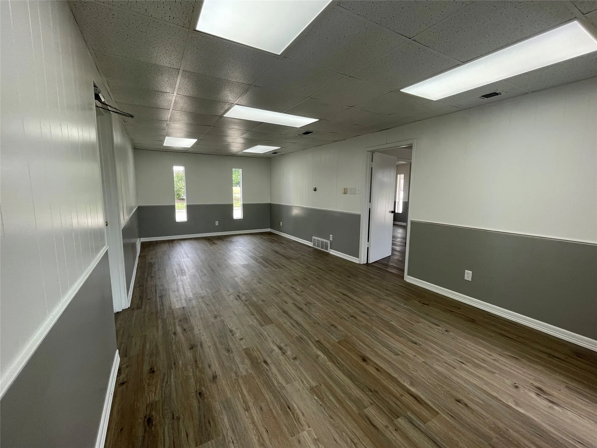 Business For Rent in Ellis County , 575 Proffitt Street A, Midlothian, Texas 76065, 0, 0, Garage spaces, 13,130 Sqft, built in 1985, Preowned, mls#21217231, Real Estate Agent in Midlothian, Homes For Rent in Ellis county, Homes For Rent in Midlothian, Realtor in Midlothian Texas, Real Estate Brokerage Independent Realty Texas, Luminita Cordes Realtor