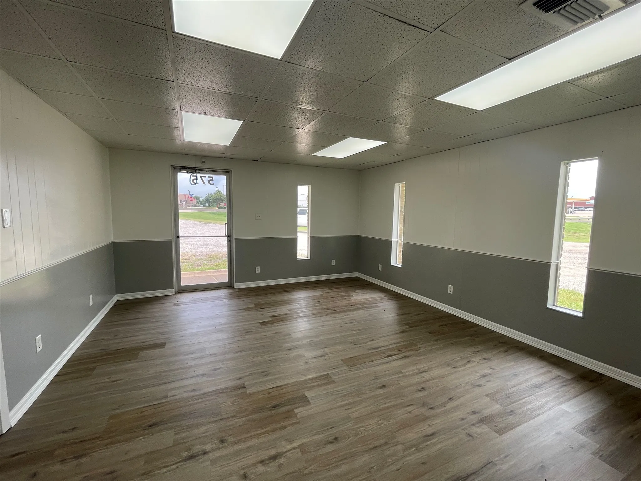 Business For Rent in Ellis County , 575 Proffitt Street A, Midlothian, Texas 76065, 0, 0, Garage spaces, 13,130 Sqft, built in 1985, Preowned, mls#21217231, Real Estate Agent in Midlothian, Homes For Rent in Ellis county, Homes For Rent in Midlothian, Realtor in Midlothian Texas, Real Estate Brokerage Independent Realty Texas, Luminita Cordes Realtor