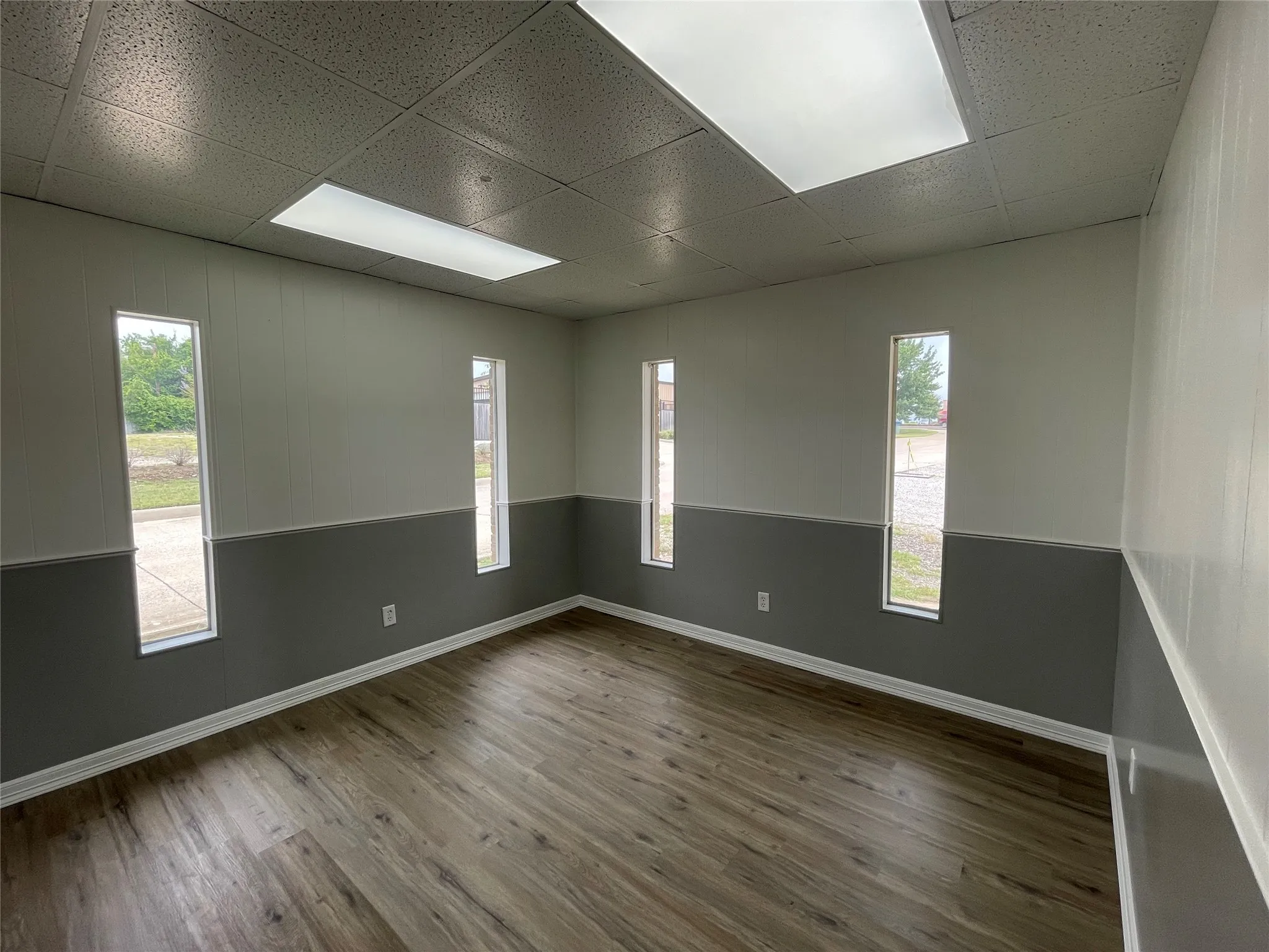 Business For Rent in Ellis County , 575 Proffitt Street A, Midlothian, Texas 76065, 0, 0, Garage spaces, 13,130 Sqft, built in 1985, Preowned, mls#21217231, Real Estate Agent in Midlothian, Homes For Rent in Ellis county, Homes For Rent in Midlothian, Realtor in Midlothian Texas, Real Estate Brokerage Independent Realty Texas, Luminita Cordes Realtor
