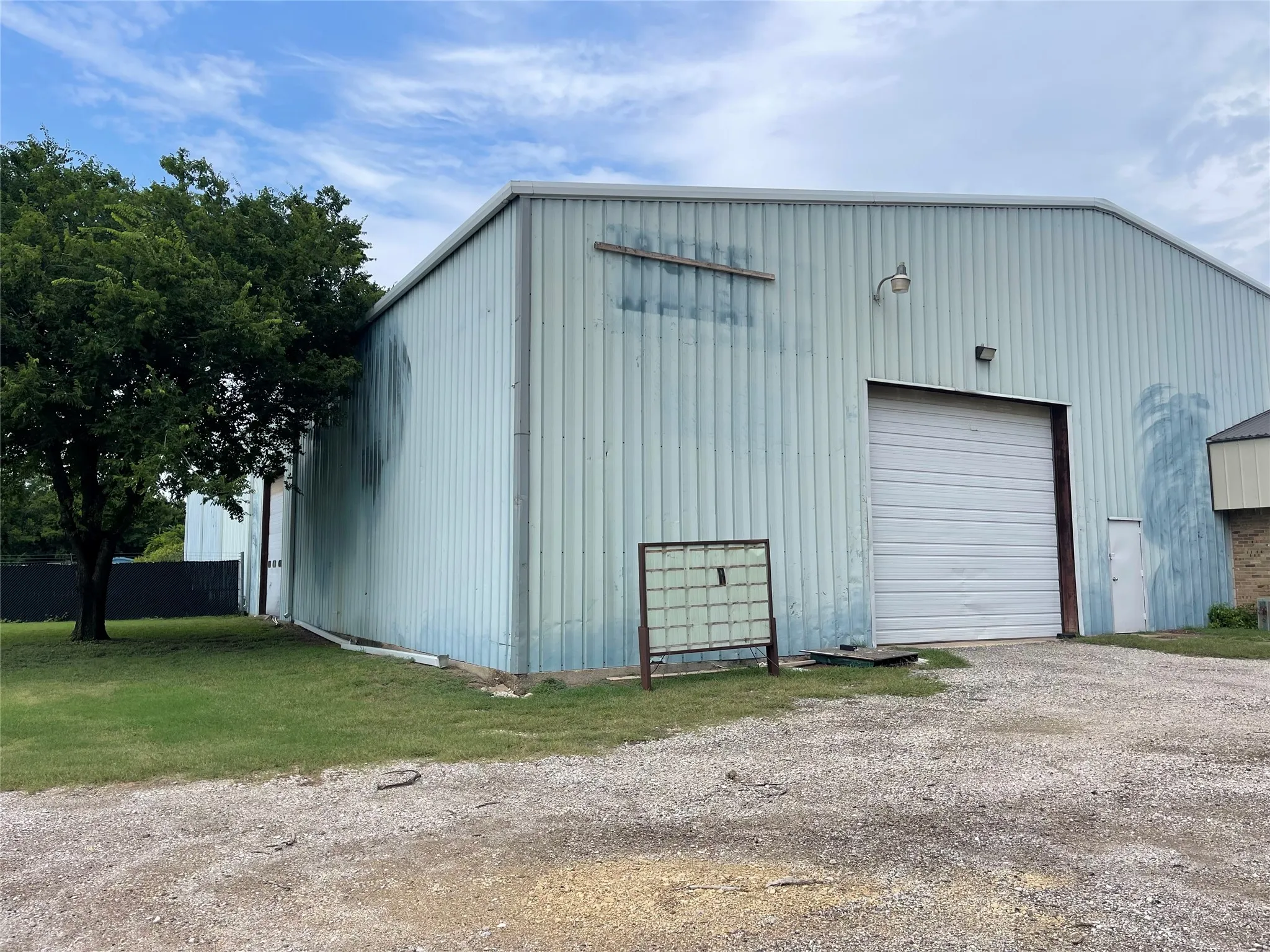 Business For Rent in Ellis County , 575 Proffitt Street A, Midlothian, Texas 76065, 0, 0, Garage spaces, 13,130 Sqft, built in 1985, Preowned, mls#21217231, Real Estate Agent in Midlothian, Homes For Rent in Ellis county, Homes For Rent in Midlothian, Realtor in Midlothian Texas, Real Estate Brokerage Independent Realty Texas, Luminita Cordes Realtor