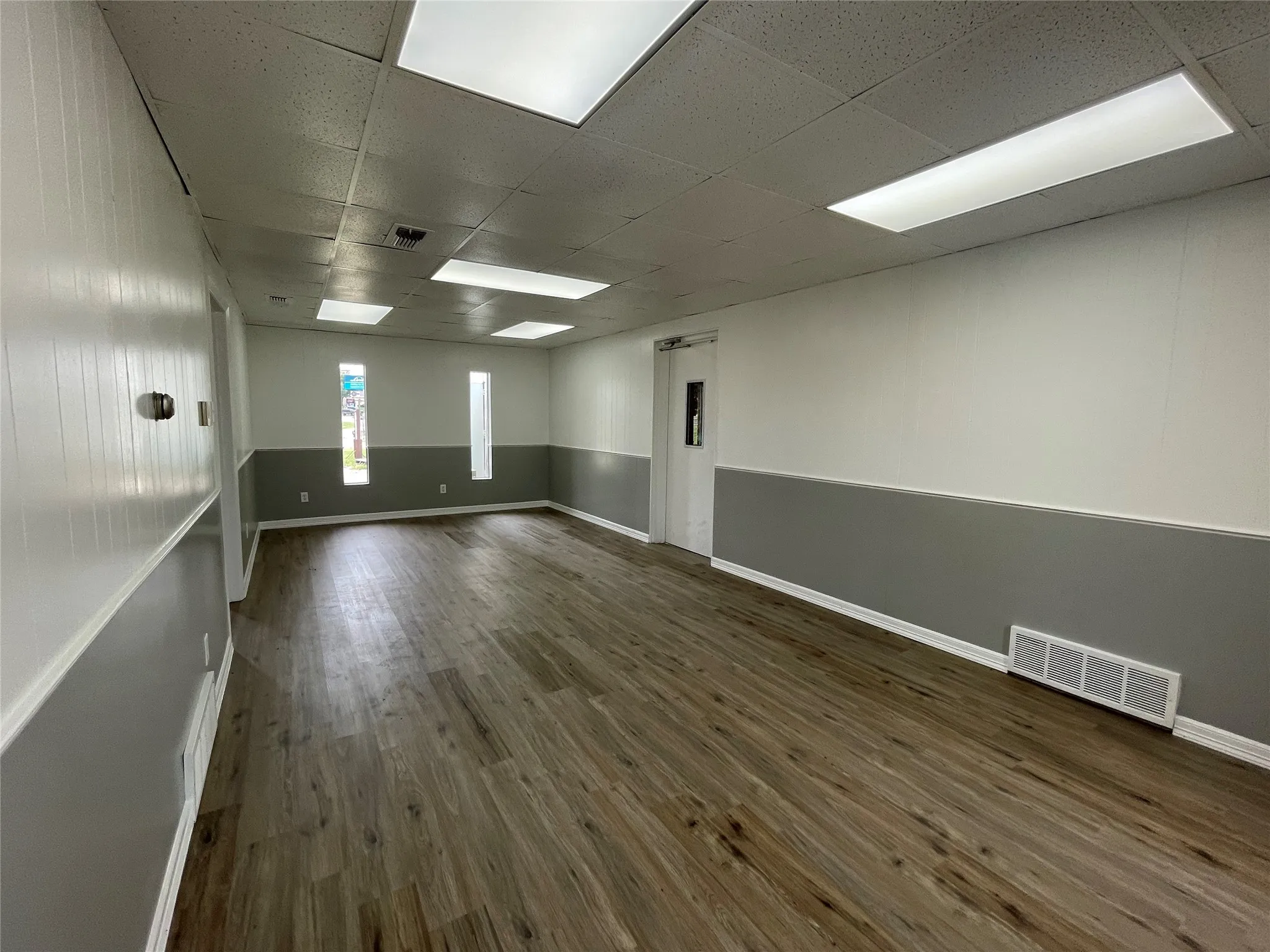 Business For Rent in Ellis County , 575 Proffitt Street A, Midlothian, Texas 76065, 0, 0, Garage spaces, 13,130 Sqft, built in 1985, Preowned, mls#21217231, Real Estate Agent in Midlothian, Homes For Rent in Ellis county, Homes For Rent in Midlothian, Realtor in Midlothian Texas, Real Estate Brokerage Independent Realty Texas, Luminita Cordes Realtor