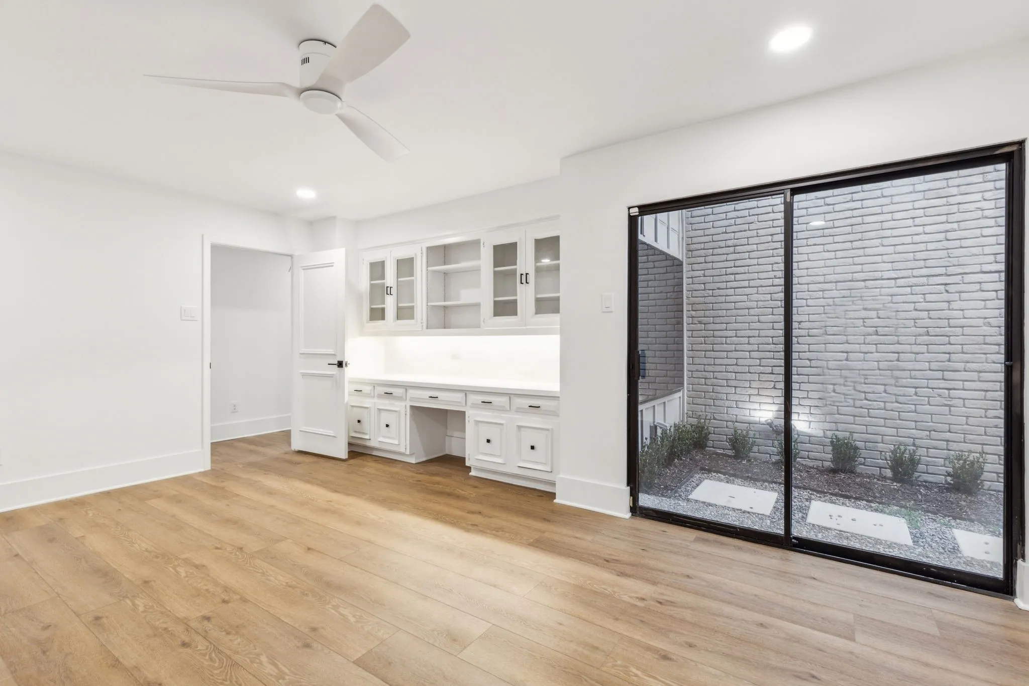 Single Family Residence For Rent in Dallas County , 7420 Royal Lane, Dallas, Texas 75230, 5 Bedroom, 8 Bathroom, 3 Garage spaces, 5,297 Sqft, built in 1973, mls#21222938, Real Estate Agent in Dallas, Homes For Rent in Dallas county, Homes For Rent in Dallas, Realtor in Dallas Texas, Real Estate Brokerage Independent Realty Texas, Luminita Cordes Realtor