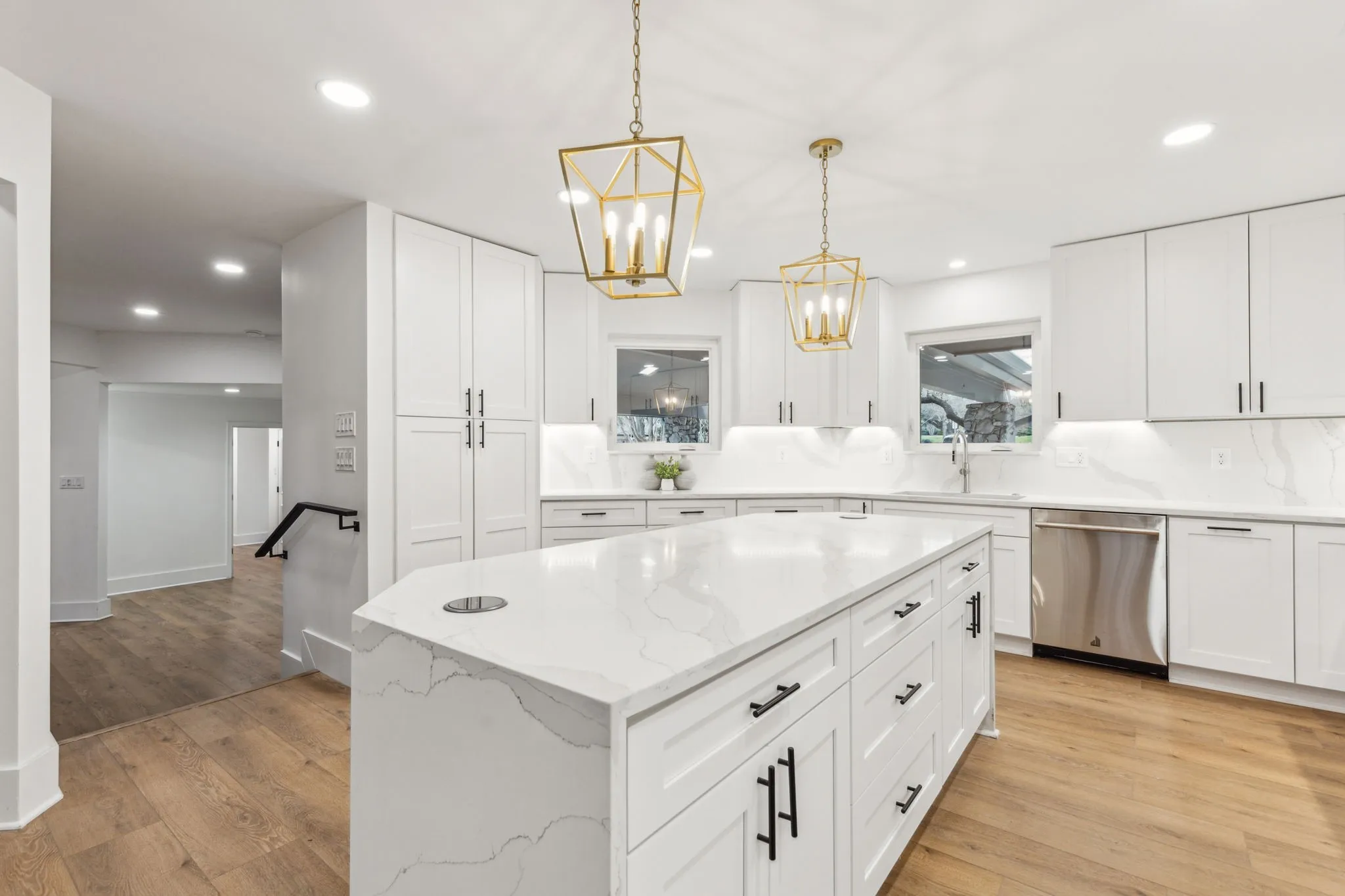 Single Family Residence For Rent in Dallas County , 7420 Royal Lane, Dallas, Texas 75230, 5 Bedroom, 8 Bathroom, 3 Garage spaces, 5,297 Sqft, built in 1973, mls#21222938, Real Estate Agent in Dallas, Homes For Rent in Dallas county, Homes For Rent in Dallas, Realtor in Dallas Texas, Real Estate Brokerage Independent Realty Texas, Luminita Cordes Realtor