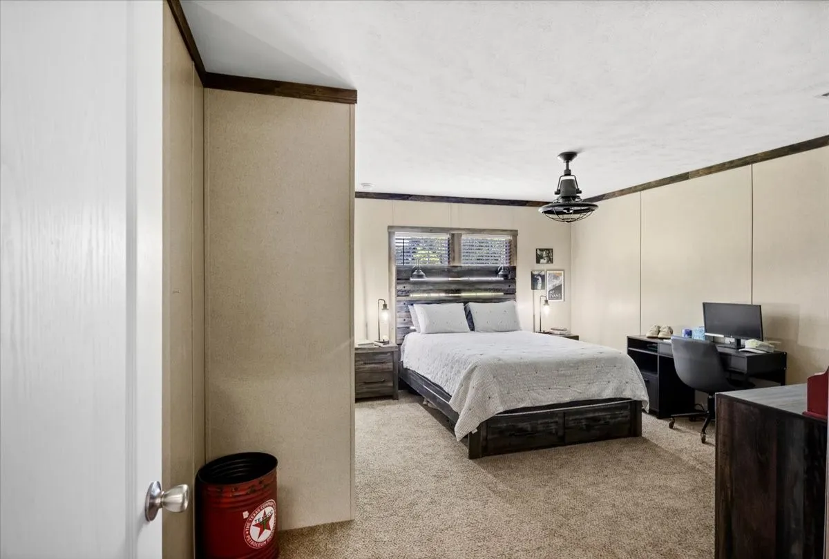 Single Family Residence For Sale in Smith County , 13511 COUNTY ROAD 1141, Tyler, Texas 75703, 6 Bedrooms, 4 Bathrooms, 2 Garage spaces, 3,910 Sqft, built in 1985, Price $995,000, mls#21222962, Real Estate Agent in Tyler, Homes For Sale in Smith county, Homes For Sale in Tyler, Realtor in Tyler Texas, Real Estate Brokerage Independent Realty Texas, Luminita Cordes Realtor