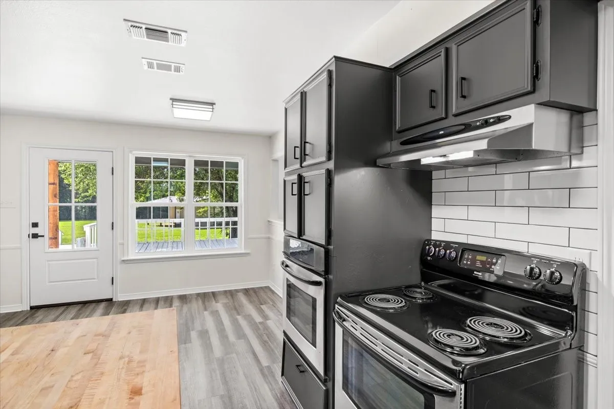Single Family Residence For Sale in Smith County , 13511 COUNTY ROAD 1141, Tyler, Texas 75703, 6 Bedrooms, 4 Bathrooms, 2 Garage spaces, 3,910 Sqft, built in 1985, Price $995,000, mls#21222962, Real Estate Agent in Tyler, Homes For Sale in Smith county, Homes For Sale in Tyler, Realtor in Tyler Texas, Real Estate Brokerage Independent Realty Texas, Luminita Cordes Realtor