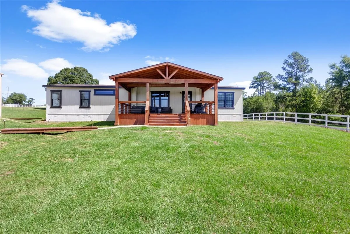 Single Family Residence For Sale in Smith County , 13511 COUNTY ROAD 1141, Tyler, Texas 75703, 6 Bedrooms, 4 Bathrooms, 2 Garage spaces, 3,910 Sqft, built in 1985, Price $995,000, mls#21222962, Real Estate Agent in Tyler, Homes For Sale in Smith county, Homes For Sale in Tyler, Realtor in Tyler Texas, Real Estate Brokerage Independent Realty Texas, Luminita Cordes Realtor