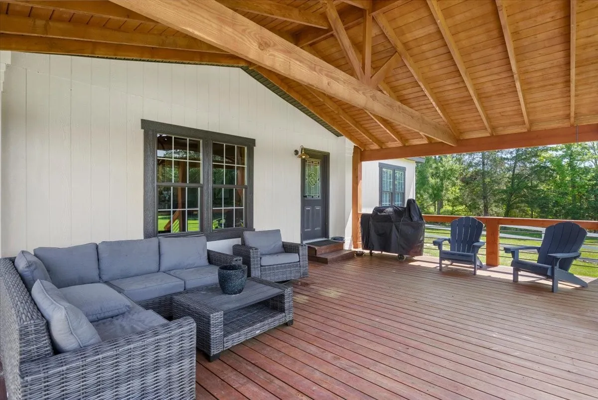 Single Family Residence For Sale in Smith County , 13511 COUNTY ROAD 1141, Tyler, Texas 75703, 6 Bedrooms, 4 Bathrooms, 2 Garage spaces, 3,910 Sqft, built in 1985, Price $995,000, mls#21222962, Real Estate Agent in Tyler, Homes For Sale in Smith county, Homes For Sale in Tyler, Realtor in Tyler Texas, Real Estate Brokerage Independent Realty Texas, Luminita Cordes Realtor