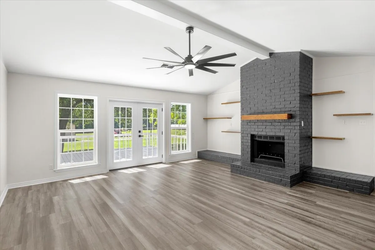 Single Family Residence For Sale in Smith County , 13511 COUNTY ROAD 1141, Tyler, Texas 75703, 6 Bedrooms, 4 Bathrooms, 2 Garage spaces, 3,910 Sqft, built in 1985, Price $995,000, mls#21222962, Real Estate Agent in Tyler, Homes For Sale in Smith county, Homes For Sale in Tyler, Realtor in Tyler Texas, Real Estate Brokerage Independent Realty Texas, Luminita Cordes Realtor