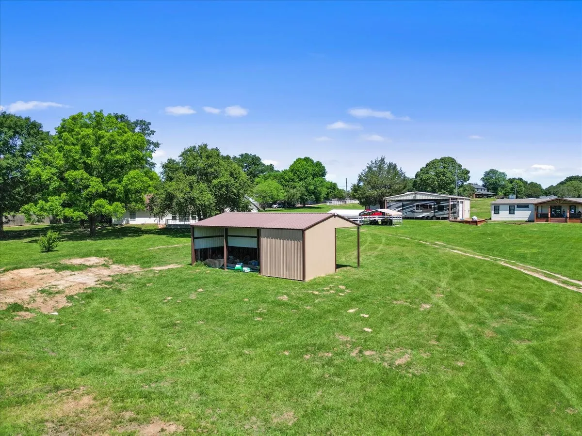 Single Family Residence For Sale in Smith County , 13511 COUNTY ROAD 1141, Tyler, Texas 75703, 6 Bedrooms, 4 Bathrooms, 2 Garage spaces, 3,910 Sqft, built in 1985, Price $995,000, mls#21222962, Real Estate Agent in Tyler, Homes For Sale in Smith county, Homes For Sale in Tyler, Realtor in Tyler Texas, Real Estate Brokerage Independent Realty Texas, Luminita Cordes Realtor