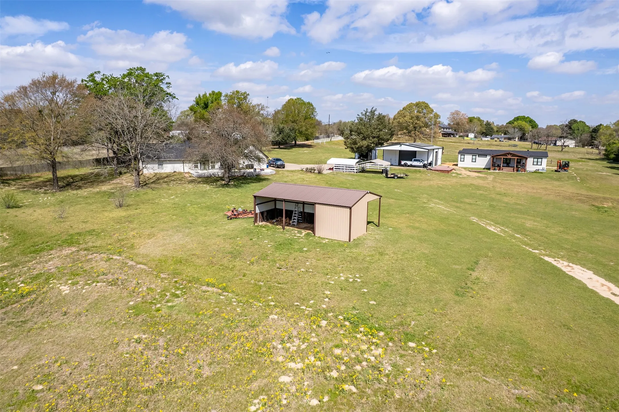 Single Family Residence For Sale in Smith County , 13511 COUNTY ROAD 1141, Tyler, Texas 75703, 6 Bedrooms, 4 Bathrooms, 2 Garage spaces, 3,910 Sqft, built in 1985, Price $995,000, mls#21222962, Real Estate Agent in Tyler, Homes For Sale in Smith county, Homes For Sale in Tyler, Realtor in Tyler Texas, Real Estate Brokerage Independent Realty Texas, Luminita Cordes Realtor