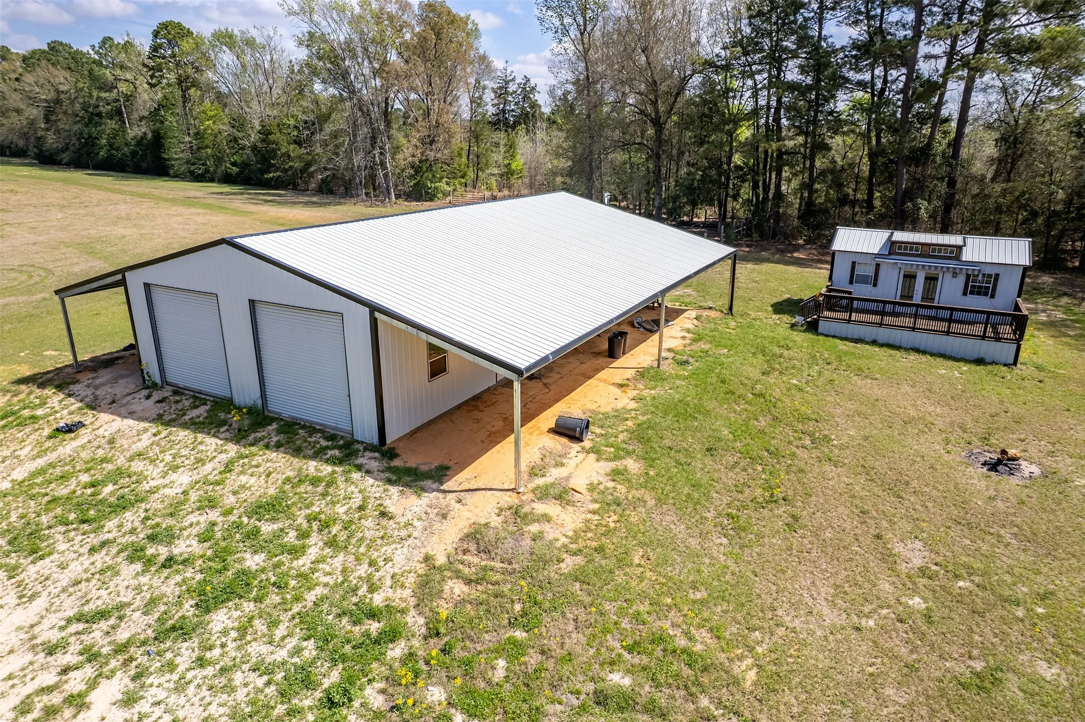 Single Family Residence For Sale in Smith County , 13511 COUNTY ROAD 1141, Tyler, Texas 75703, 6 Bedrooms, 4 Bathrooms, 2 Garage spaces, 3,910 Sqft, built in 1985, Price $995,000, mls#21222962, Real Estate Agent in Tyler, Homes For Sale in Smith county, Homes For Sale in Tyler, Realtor in Tyler Texas, Real Estate Brokerage Independent Realty Texas, Luminita Cordes Realtor