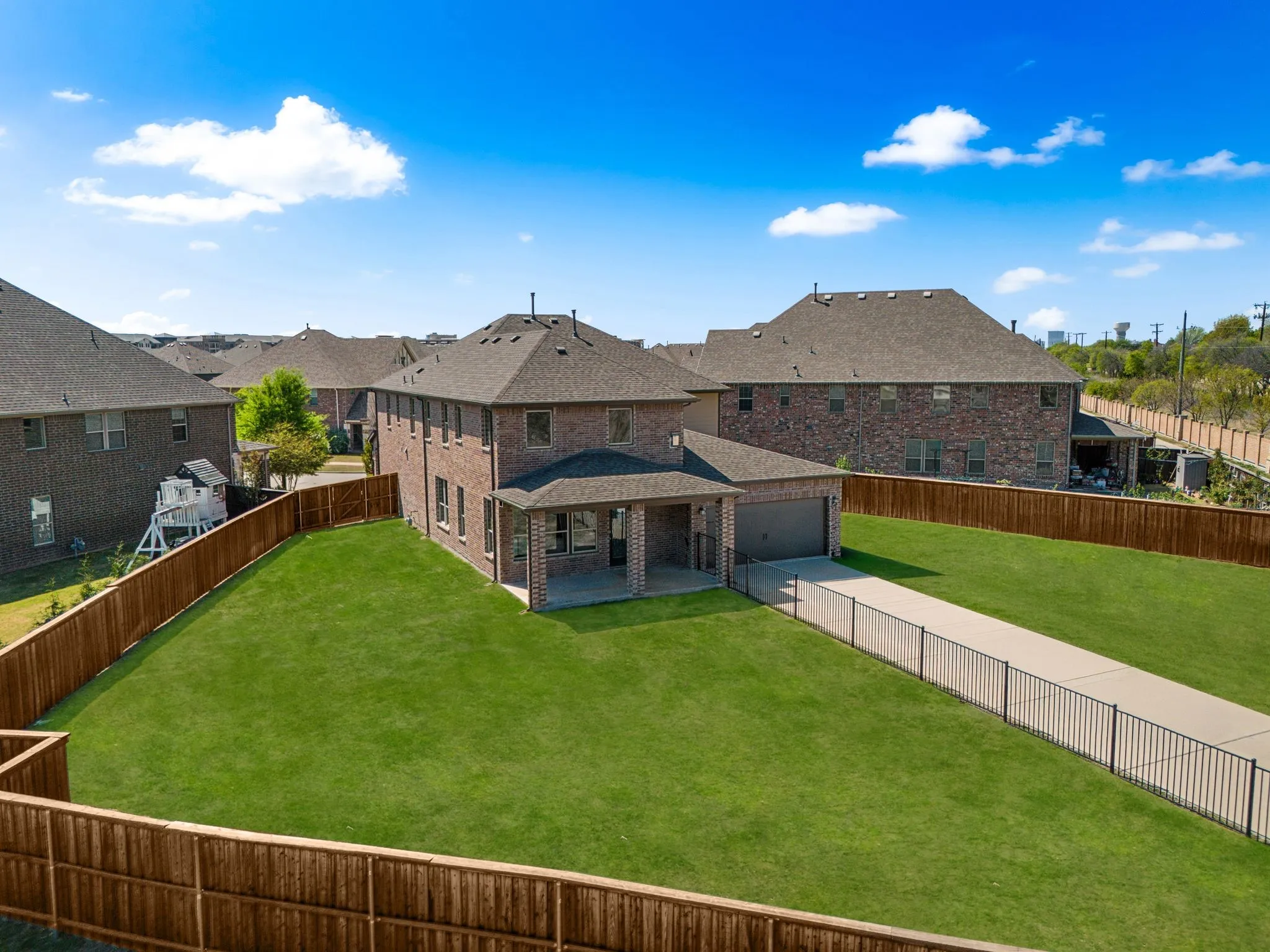 Single Family Residence For Sale in Collin County , 3696 Furrow Road, Frisco, Texas 75035, 6 Bedroom, 4 Bathroom, 2 Garage spaces, 3,858 Sqft, built in 2018, Preowned, mls#21222043, Real Estate Agent in Frisco, Homes For Sale in Collin county, Homes For Sale in Frisco, Realtor in Frisco Texas, Real Estate Brokerage Independent Realty Texas, Luminita Cordes Realtor