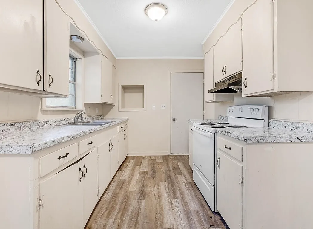 Single Family Residence For Sale in Bowie County , 3007 Hollywood Street, Texarkana, Texas 75501, 3 Bedrooms, 1 Bathroom, Garage spaces, 1,000 Sqft, built in 1974, Price $115,000, mls#21223048, Real Estate Agent in Texarkana, Homes For Sale in Bowie county, Homes For Sale in Texarkana, Realtor in Texarkana Texas, Real Estate Brokerage Independent Realty Texas, Luminita Cordes Realtor