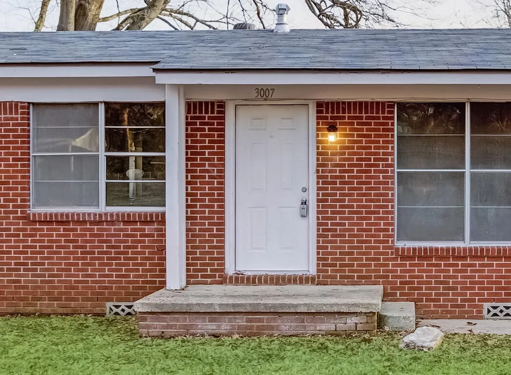 Single Family Residence For Sale in Bowie County , 3007 Hollywood Street, Texarkana, Texas 75501, 3 Bedrooms, 1 Bathroom, Garage spaces, 1,000 Sqft, built in 1974, Price $115,000, mls#21223048, Real Estate Agent in Texarkana, Homes For Sale in Bowie county, Homes For Sale in Texarkana, Realtor in Texarkana Texas, Real Estate Brokerage Independent Realty Texas, Luminita Cordes Realtor