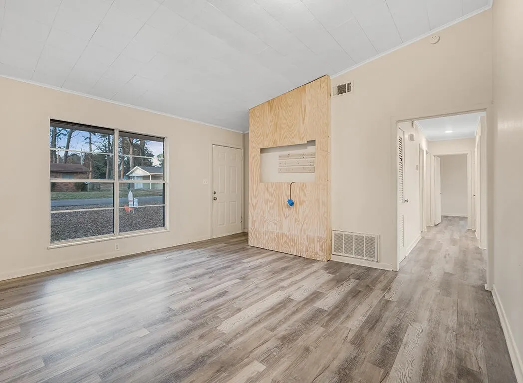 Single Family Residence For Sale in Bowie County , 3007 Hollywood Street, Texarkana, Texas 75501, 3 Bedrooms, 1 Bathroom, Garage spaces, 1,000 Sqft, built in 1974, Price $115,000, mls#21223048, Real Estate Agent in Texarkana, Homes For Sale in Bowie county, Homes For Sale in Texarkana, Realtor in Texarkana Texas, Real Estate Brokerage Independent Realty Texas, Luminita Cordes Realtor