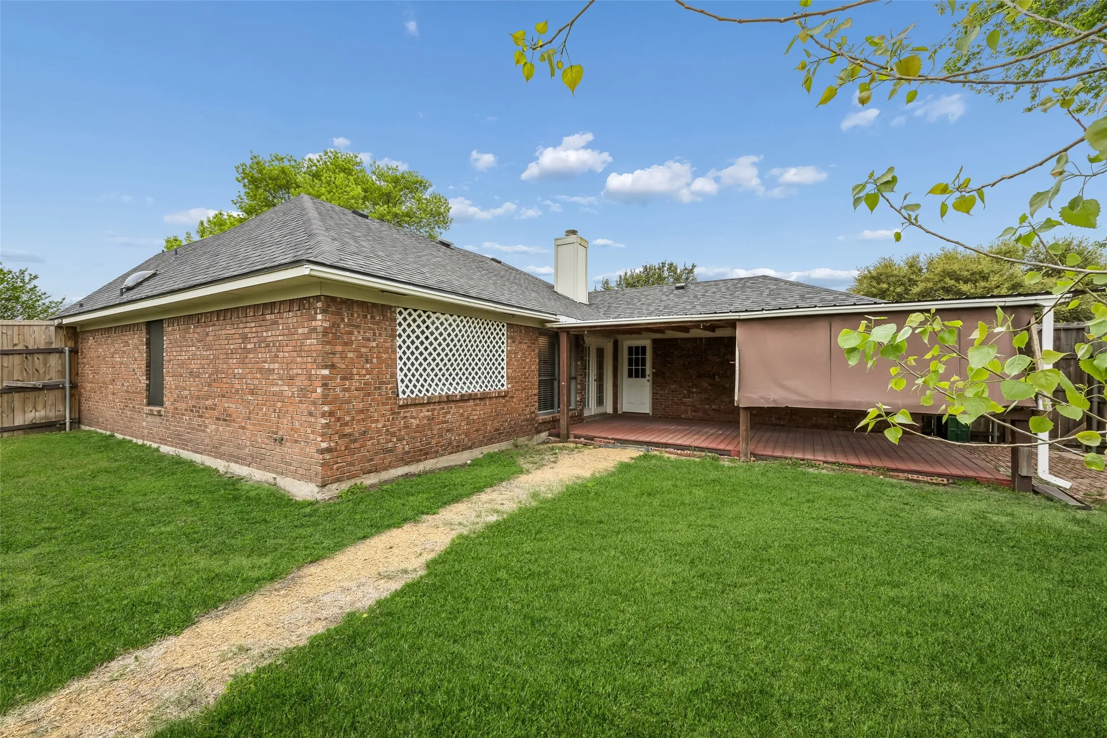 Single Family Residence For Sale in Dallas County , 2221 Brookside Drive, Rowlett, Texas 75088, 4 Bedroom, 2 Bathroom, Garage spaces, 2,292 Sqft, built in 1987, Preowned, mls#21222458, Real Estate Agent in Rowlett, Homes For Sale in Dallas county, Homes For Sale in Rowlett, Realtor in Rowlett Texas, Real Estate Brokerage Independent Realty Texas, Luminita Cordes Realtor