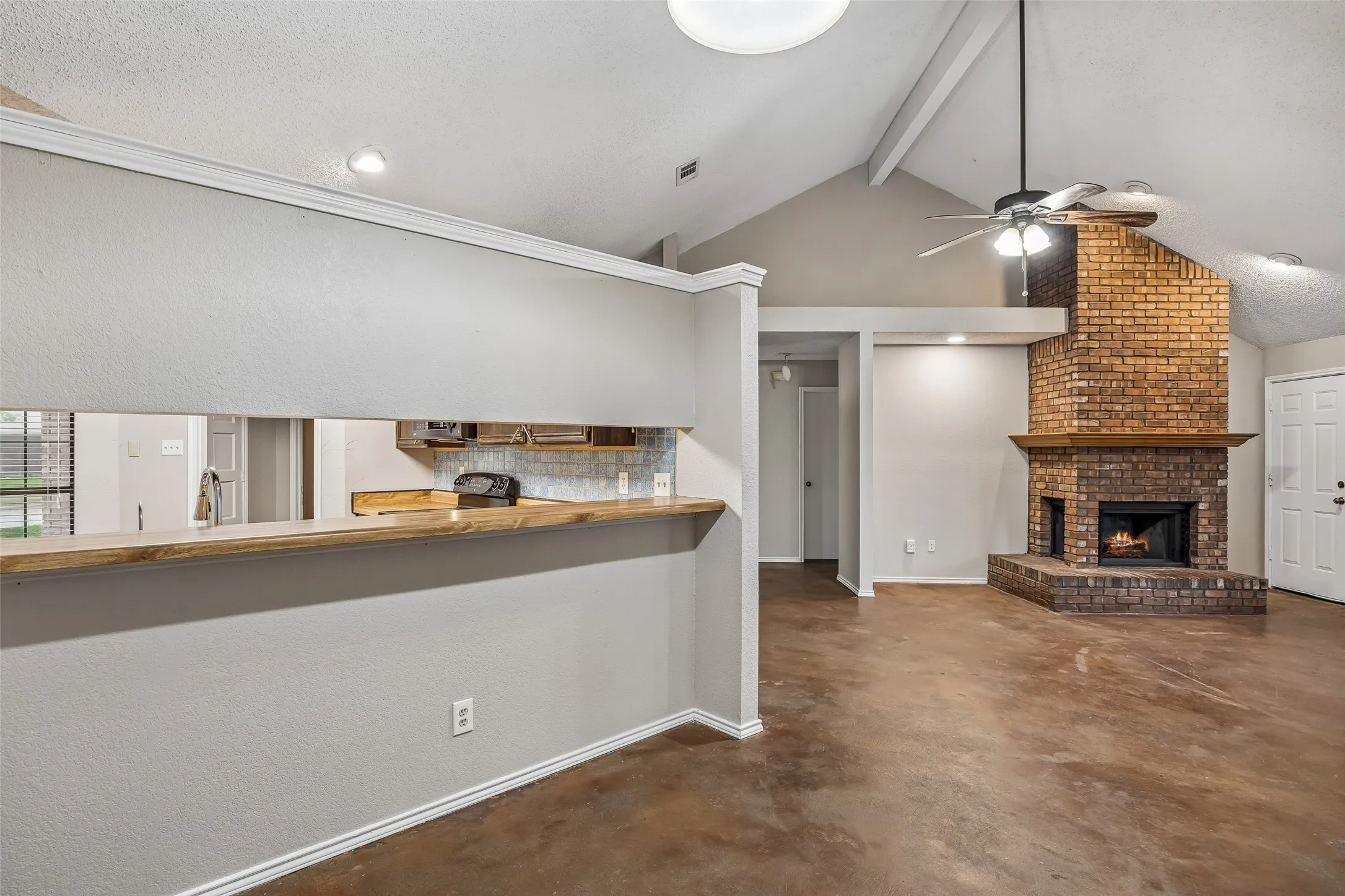 Single Family Residence For Sale in Dallas County , 2221 Brookside Drive, Rowlett, Texas 75088, 4 Bedroom, 2 Bathroom, Garage spaces, 2,292 Sqft, built in 1987, Preowned, mls#21222458, Real Estate Agent in Rowlett, Homes For Sale in Dallas county, Homes For Sale in Rowlett, Realtor in Rowlett Texas, Real Estate Brokerage Independent Realty Texas, Luminita Cordes Realtor