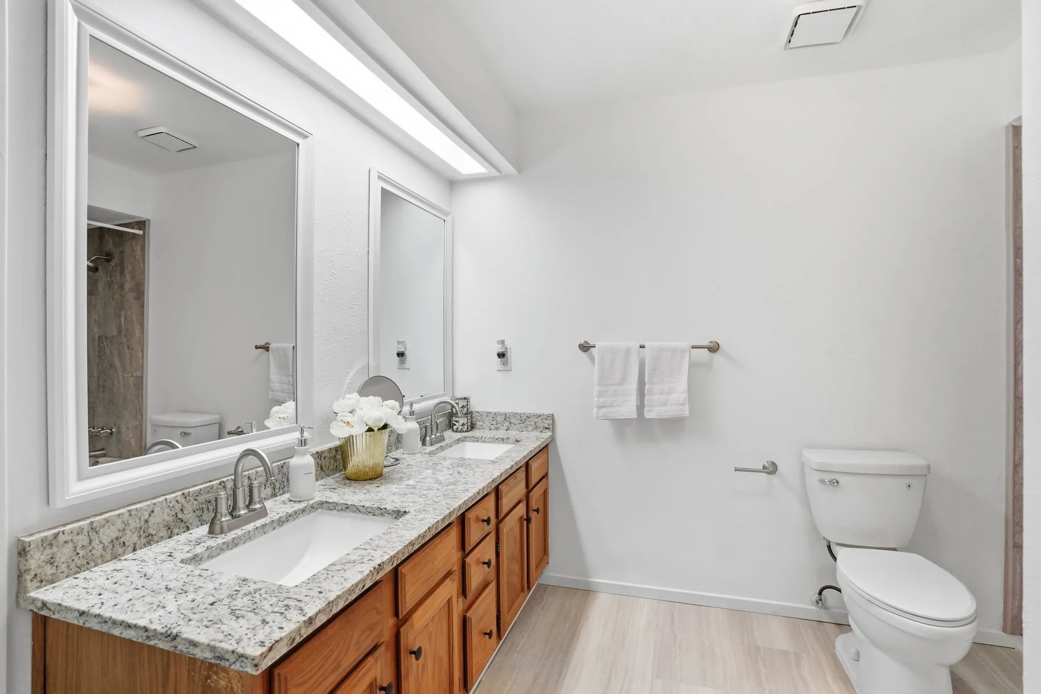 Condominium For Rent in Dallas County , 204 Samuel Boulevard i3, Coppell, Texas 75019, 2 Bedrooms, 2 Bathrooms, Garage spaces, 1,188 Sqft, built in 1984, Price $2,125, mls#21223103, Real Estate Agent in Coppell, Homes For Rent in Dallas county, Homes For Rent in Coppell, Realtor in Coppell Texas, Real Estate Brokerage Independent Realty Texas, Luminita Cordes Realtor