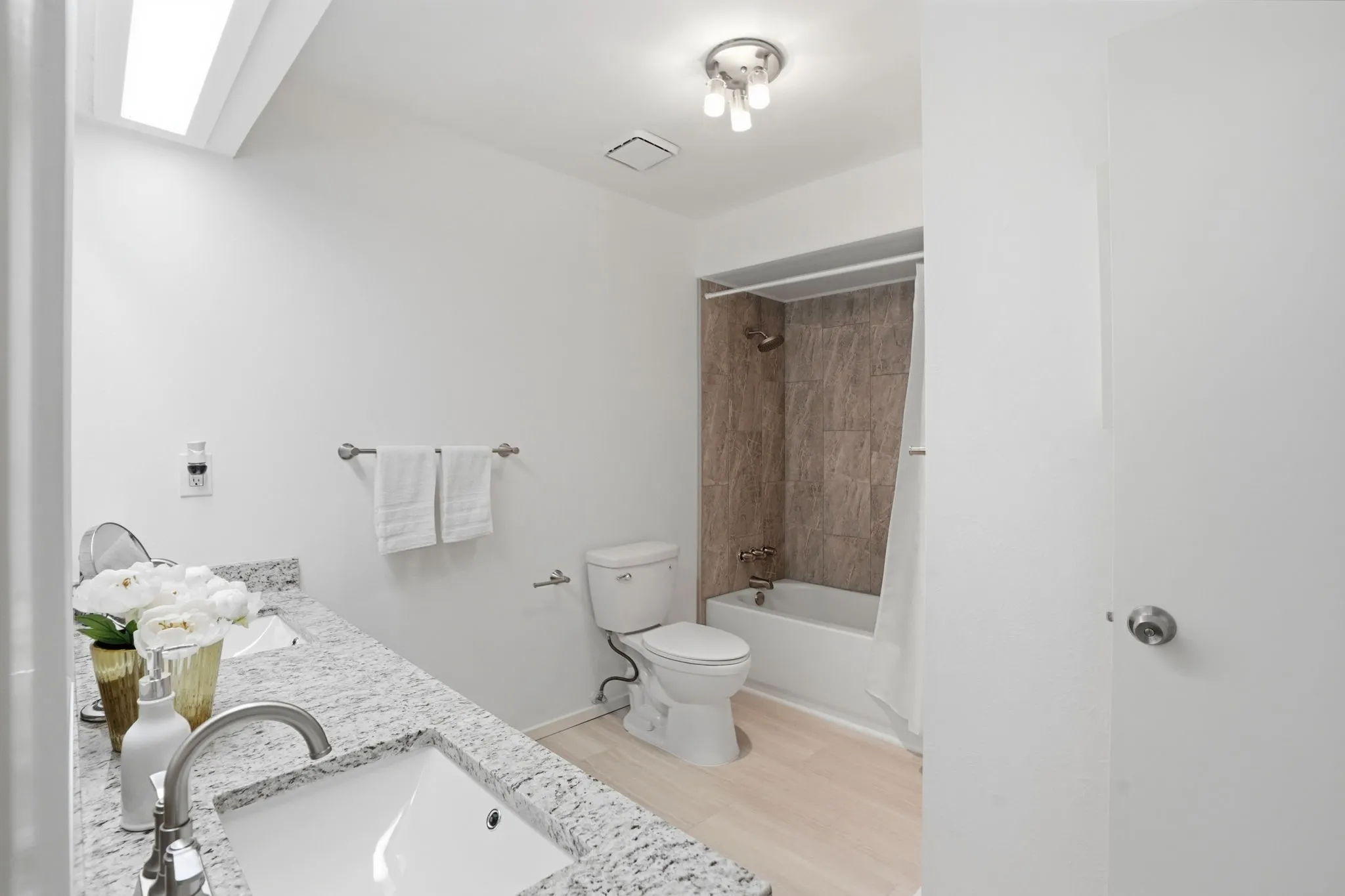 Condominium For Rent in Dallas County , 204 Samuel Boulevard i3, Coppell, Texas 75019, 2 Bedrooms, 2 Bathrooms, Garage spaces, 1,188 Sqft, built in 1984, Price $2,125, mls#21223103, Real Estate Agent in Coppell, Homes For Rent in Dallas county, Homes For Rent in Coppell, Realtor in Coppell Texas, Real Estate Brokerage Independent Realty Texas, Luminita Cordes Realtor