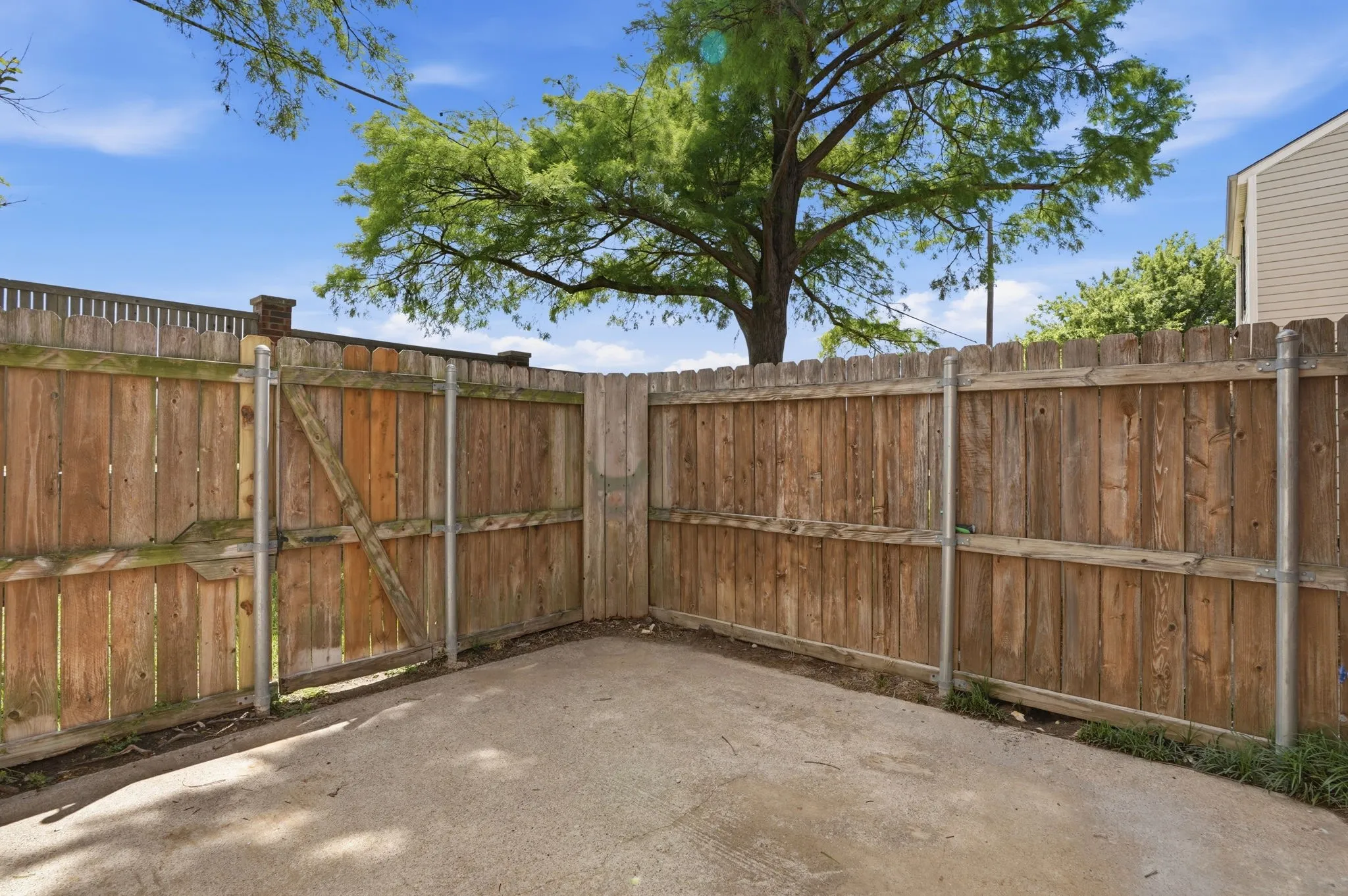 Condominium For Rent in Dallas County , 204 Samuel Boulevard i3, Coppell, Texas 75019, 2 Bedrooms, 2 Bathrooms, Garage spaces, 1,188 Sqft, built in 1984, Price $2,125, mls#21223103, Real Estate Agent in Coppell, Homes For Rent in Dallas county, Homes For Rent in Coppell, Realtor in Coppell Texas, Real Estate Brokerage Independent Realty Texas, Luminita Cordes Realtor